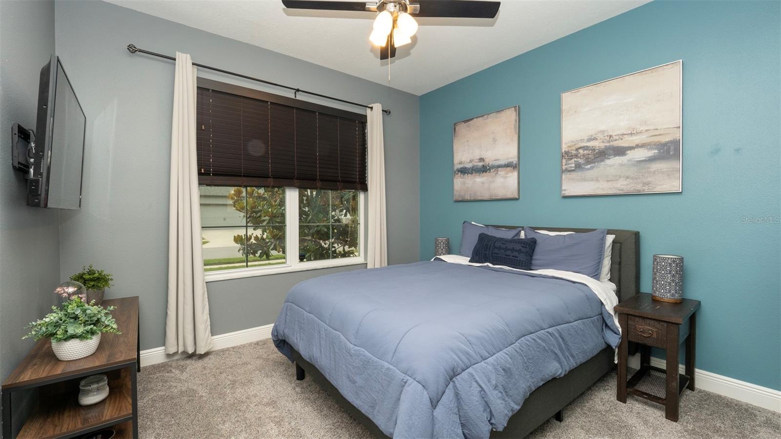 Listing photo id 3 for 905 Old Windsor Way