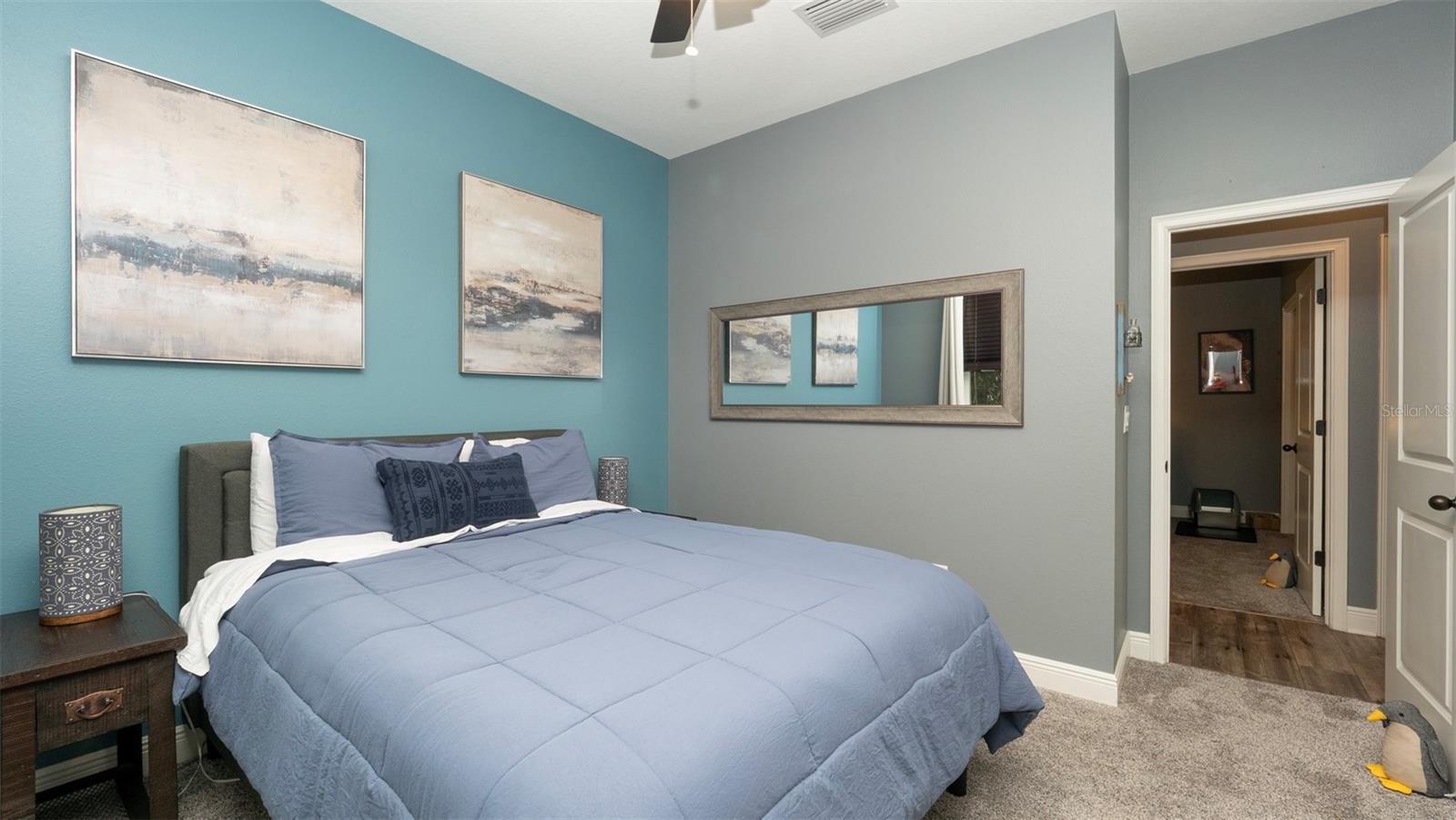 Listing photo id 4 for 905 Old Windsor Way