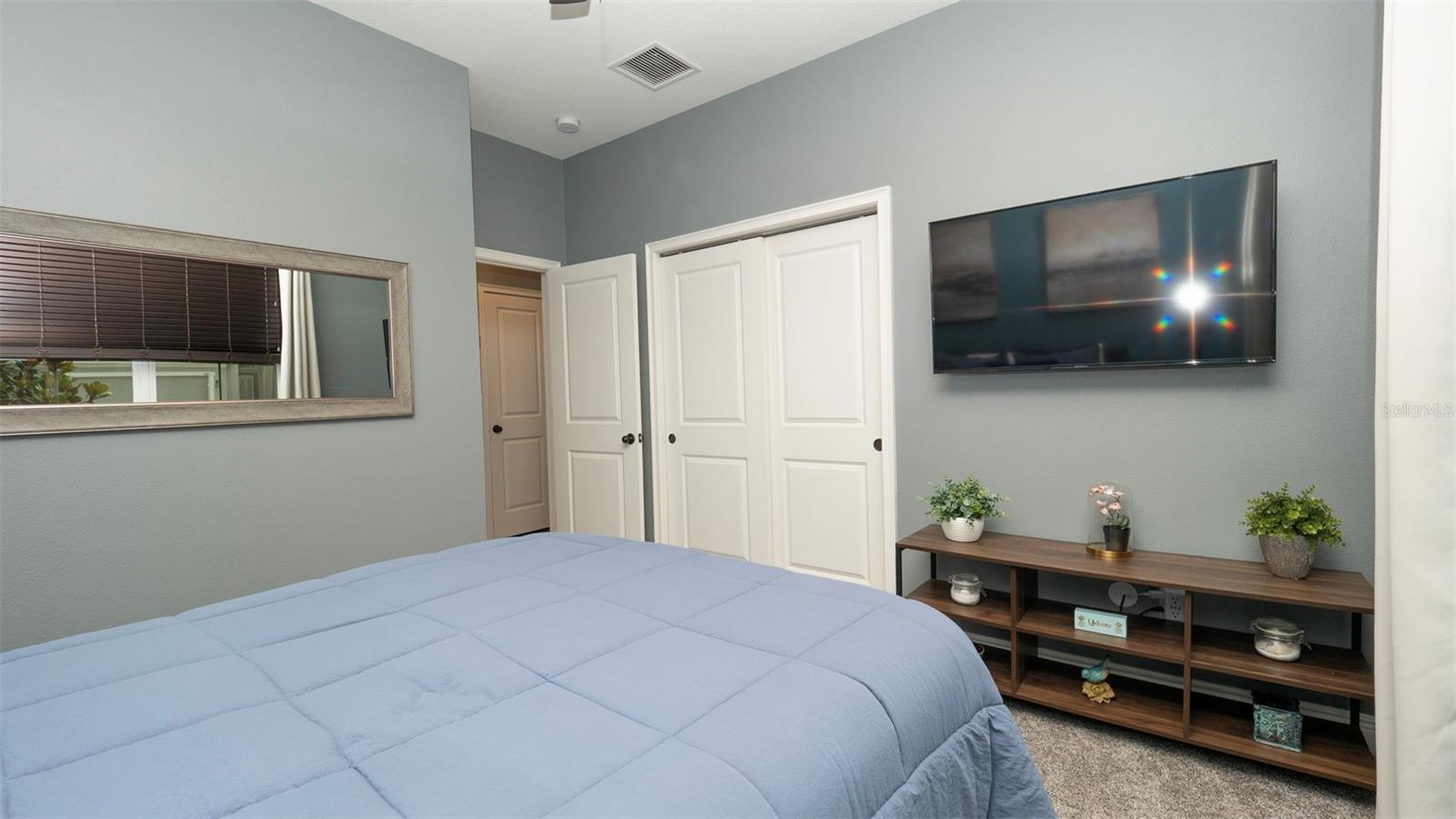 Listing photo id 5 for 905 Old Windsor Way