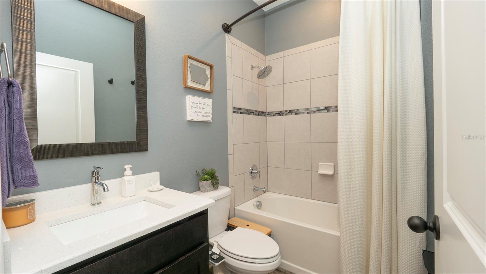 Listing photo id 6 for 905 Old Windsor Way