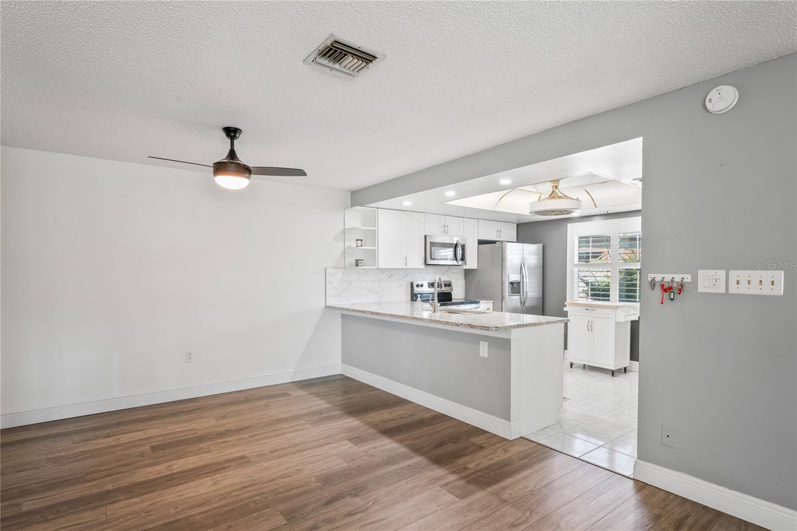 Image 4 of 88 For 9622 Brassie Court 9