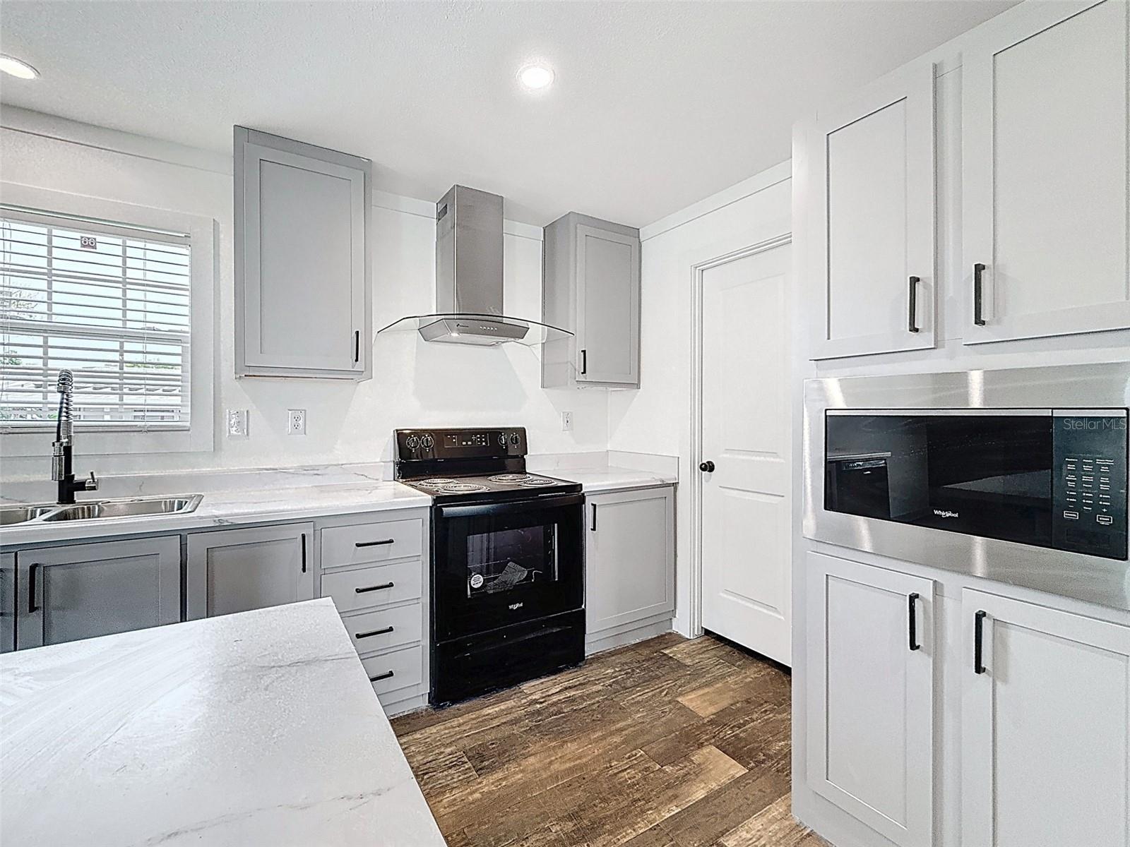 Image 13 of 56 For 16037 Brookridge Boulevard