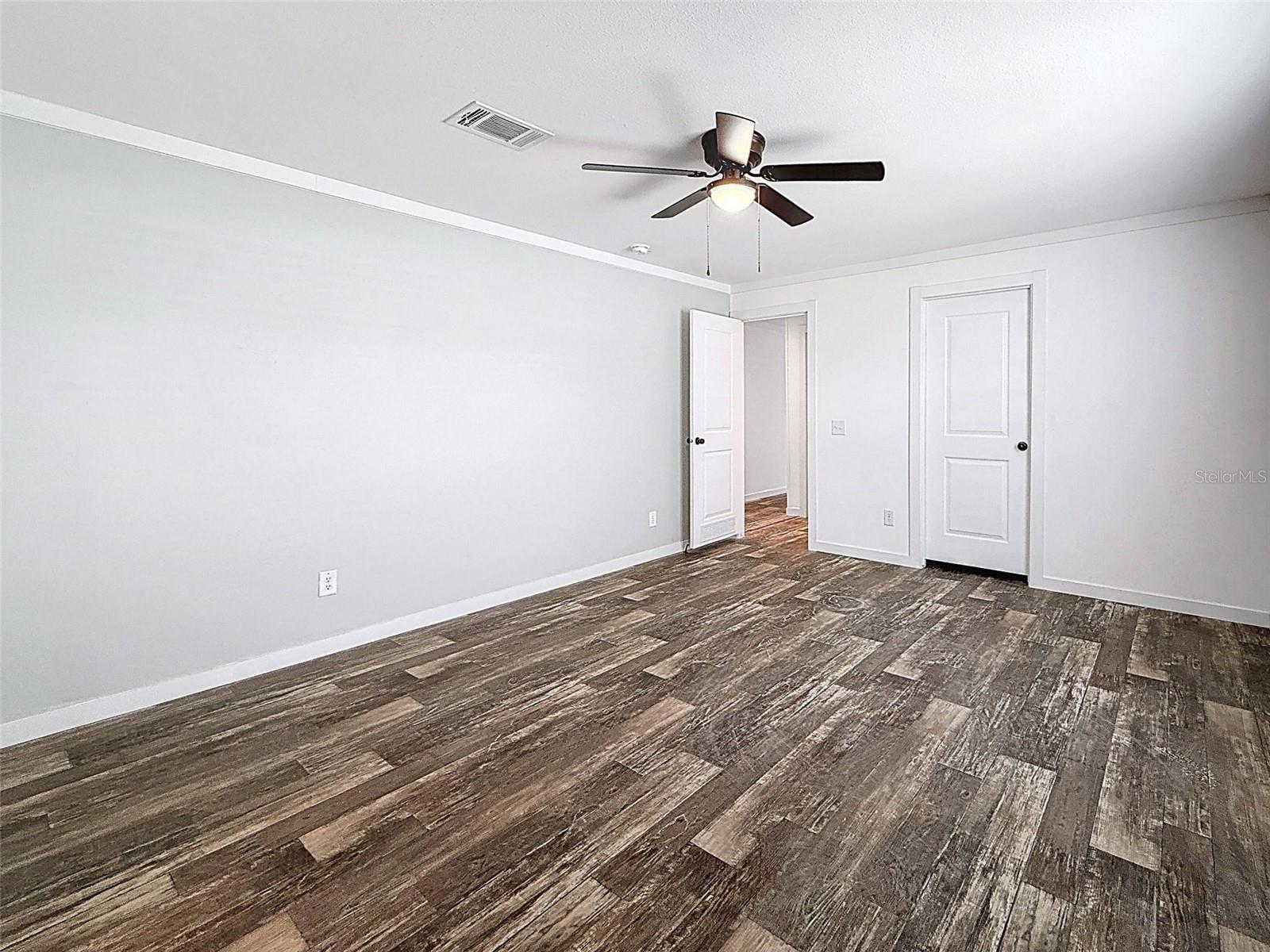 Image 23 of 56 For 16037 Brookridge Boulevard