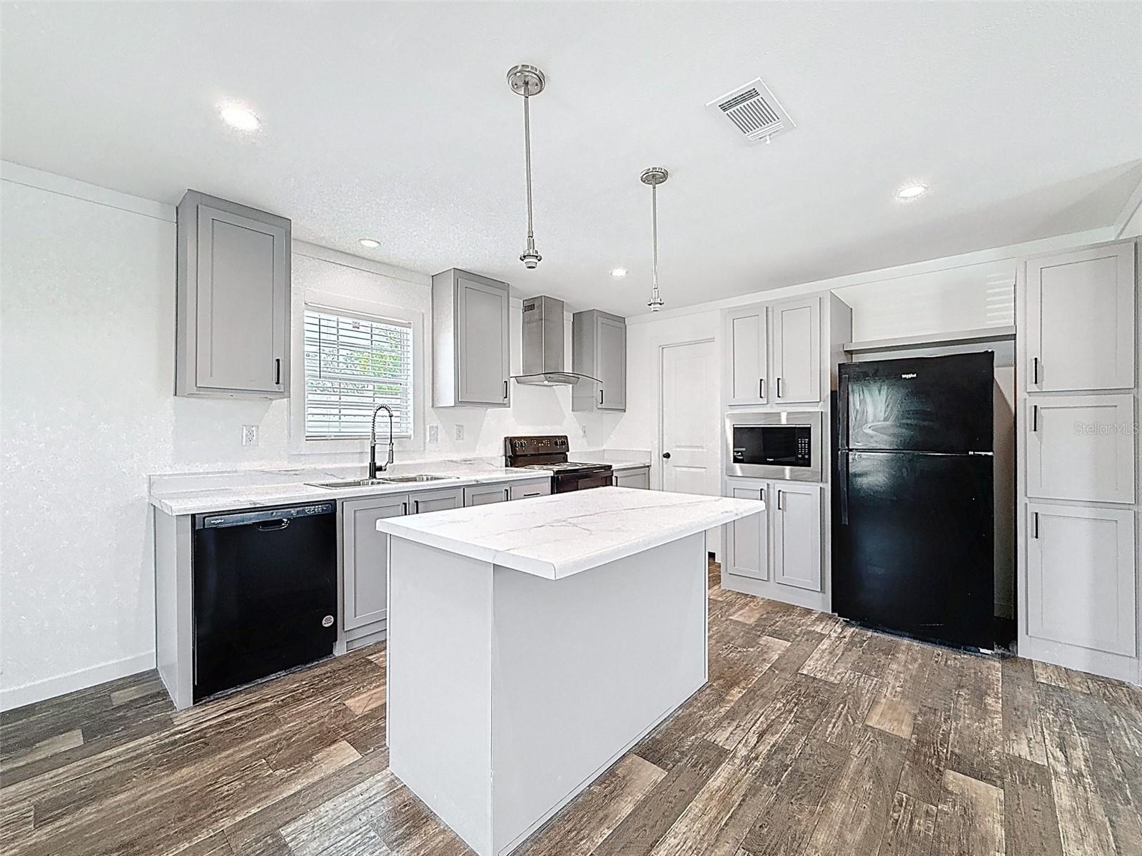 Image 9 of 56 For 16037 Brookridge Boulevard