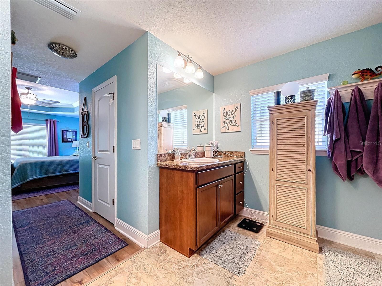 Listing photo id 8 for 9152 Bunting Road