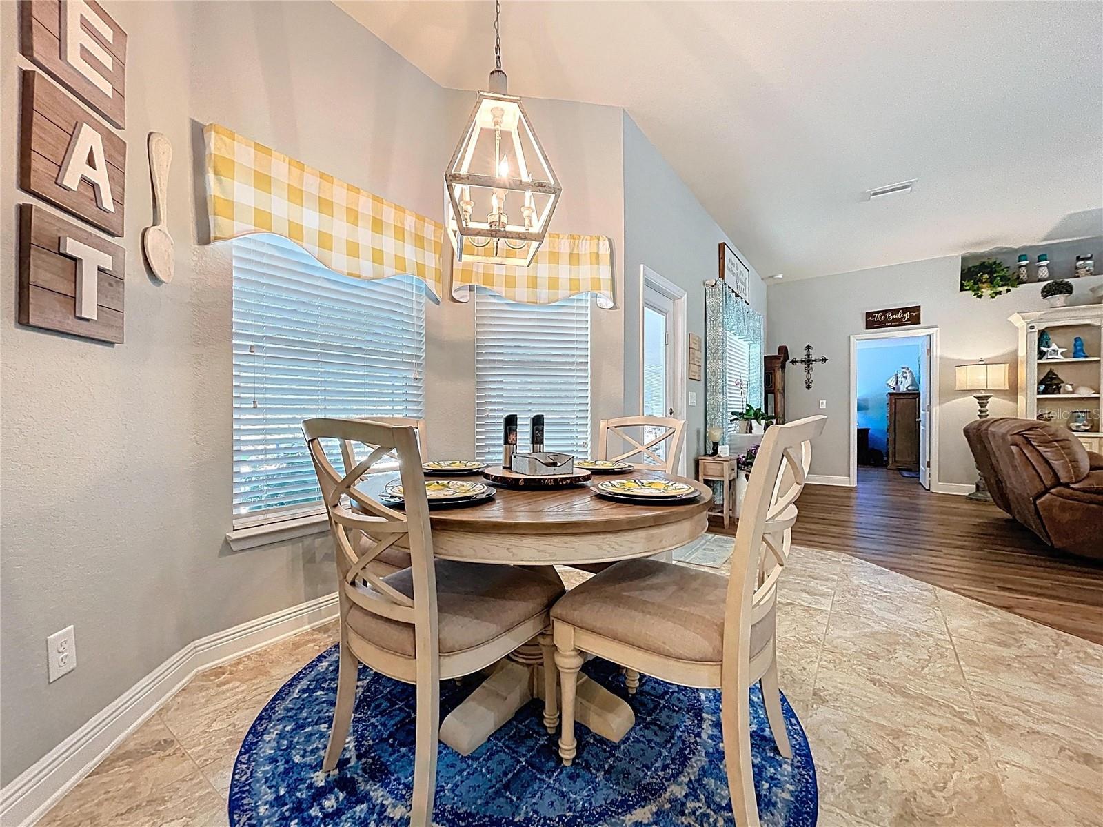 Listing photo id 17 for 9152 Bunting Road