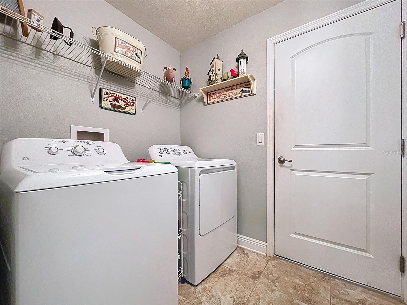 Listing photo id 32 for 9152 Bunting Road