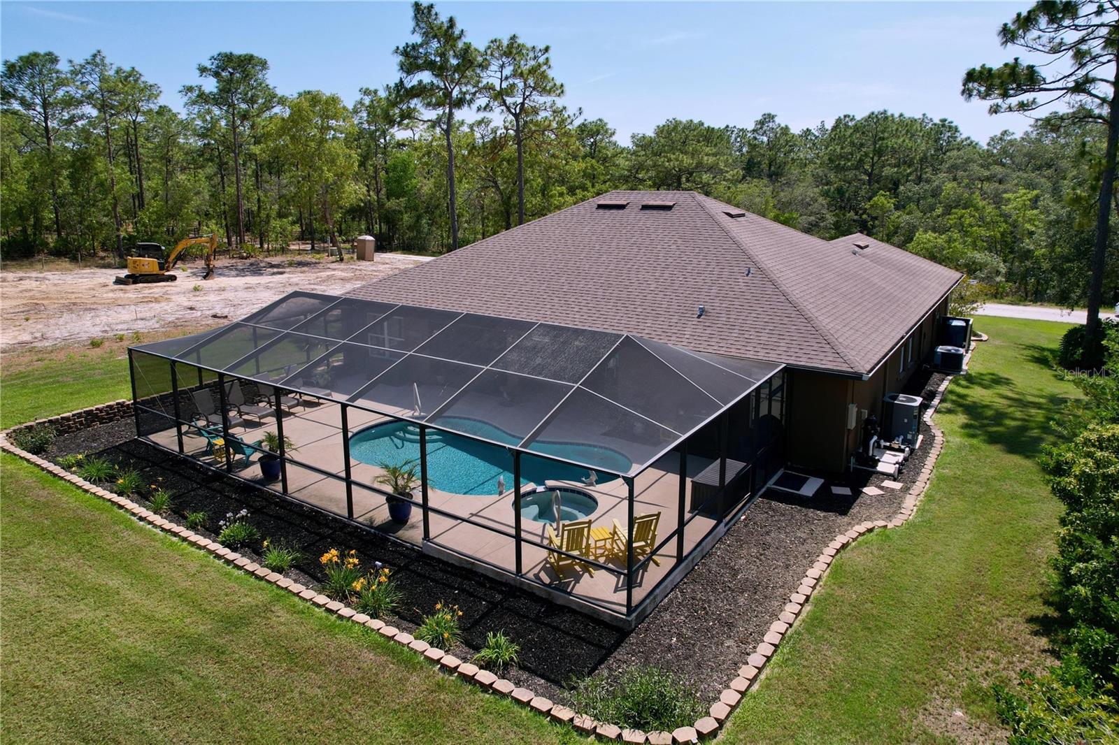 Listing photo id 35 for 9152 Bunting Road