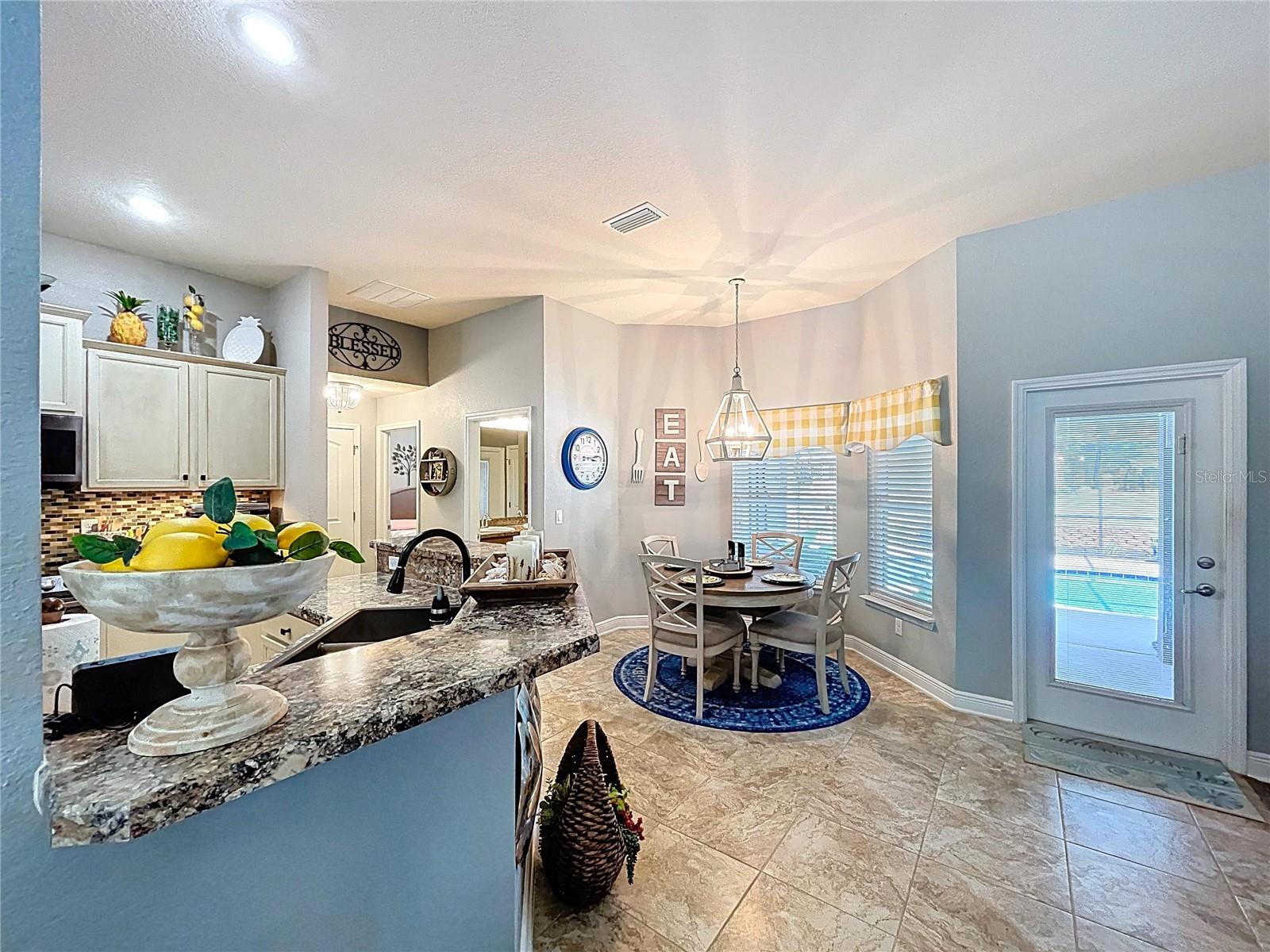 Listing photo id 40 for 9152 Bunting Road