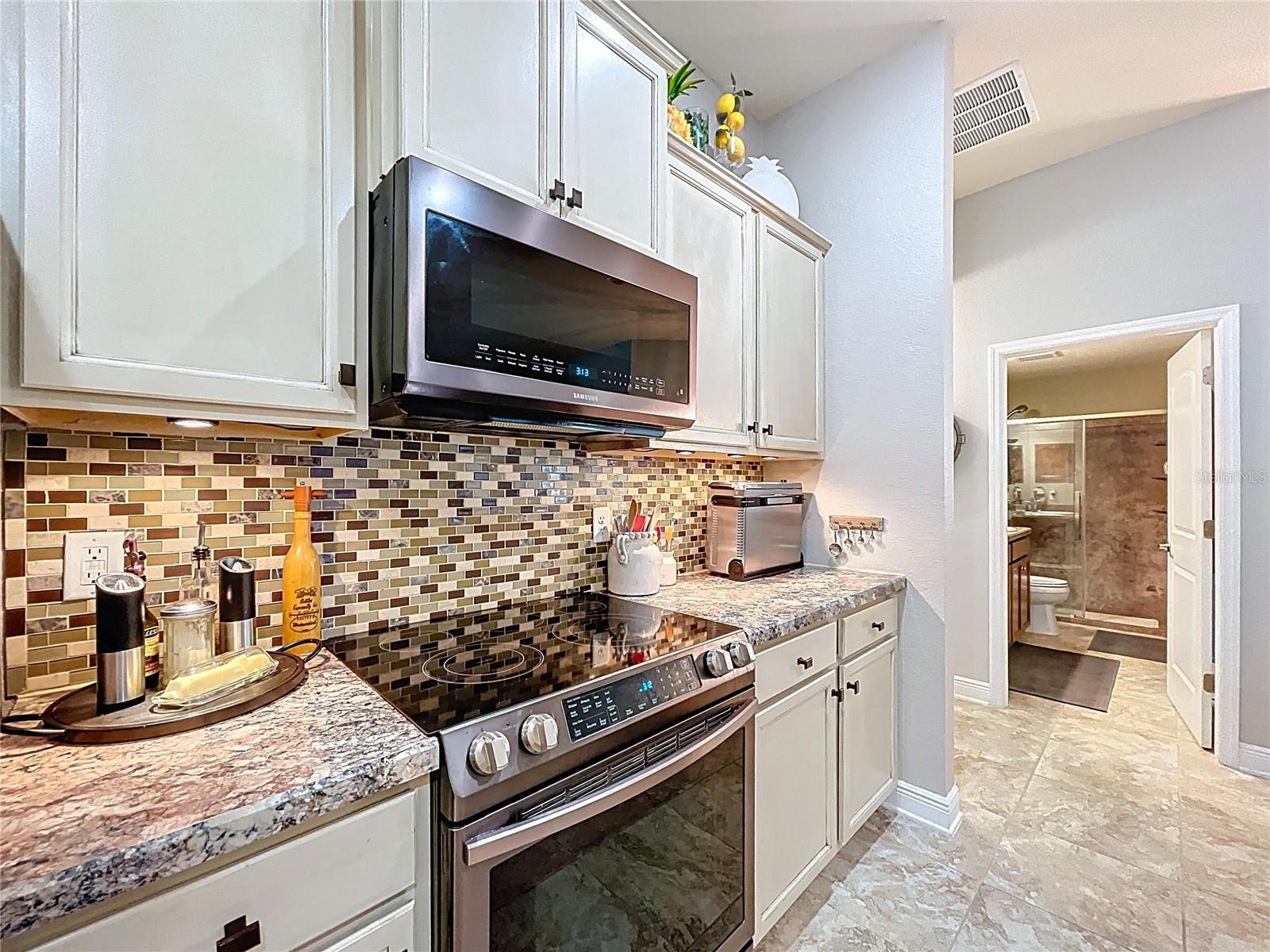 Listing photo id 64 for 9152 Bunting Road