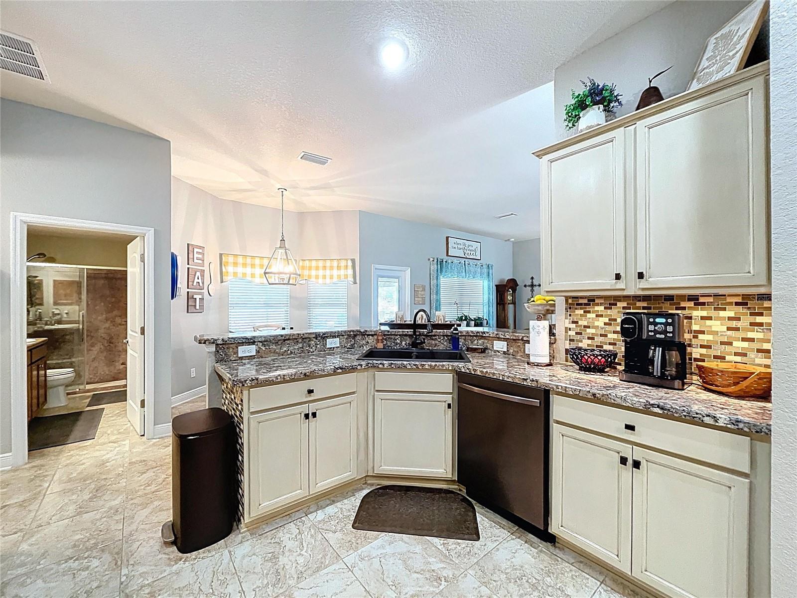 Listing photo id 65 for 9152 Bunting Road