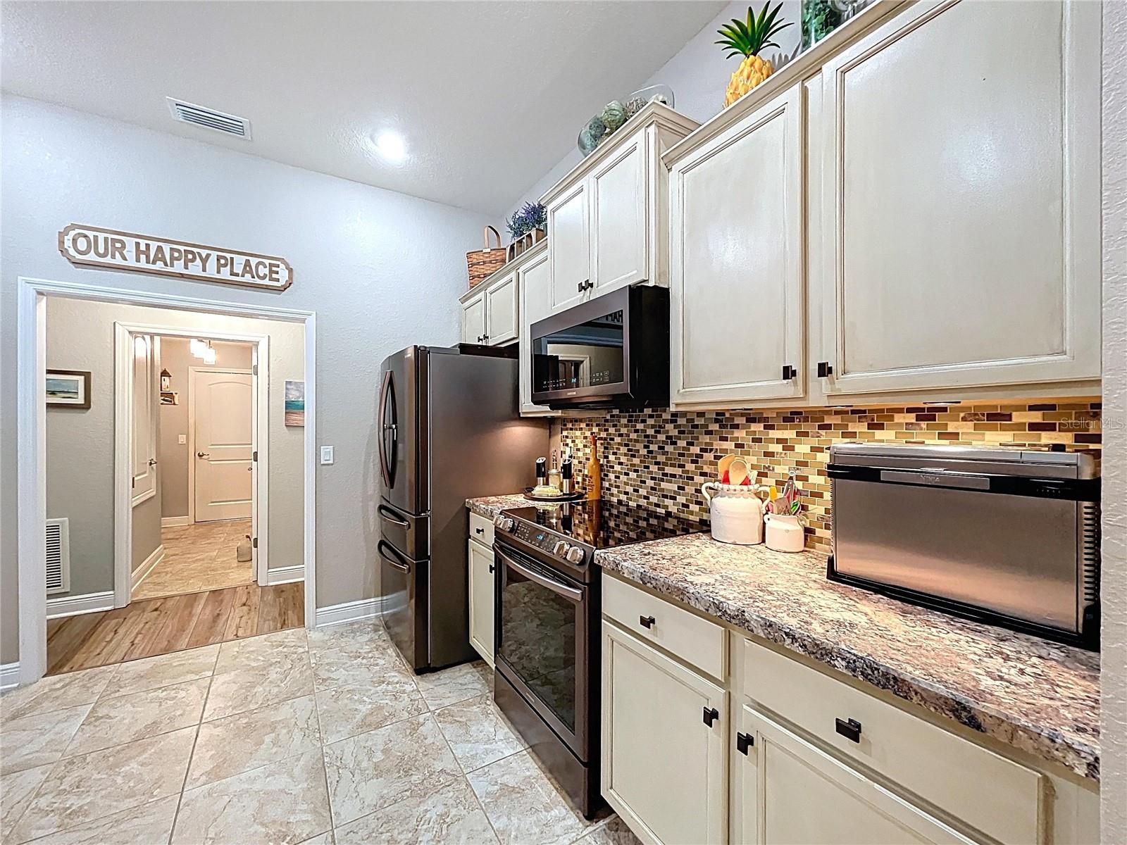 Listing photo id 66 for 9152 Bunting Road