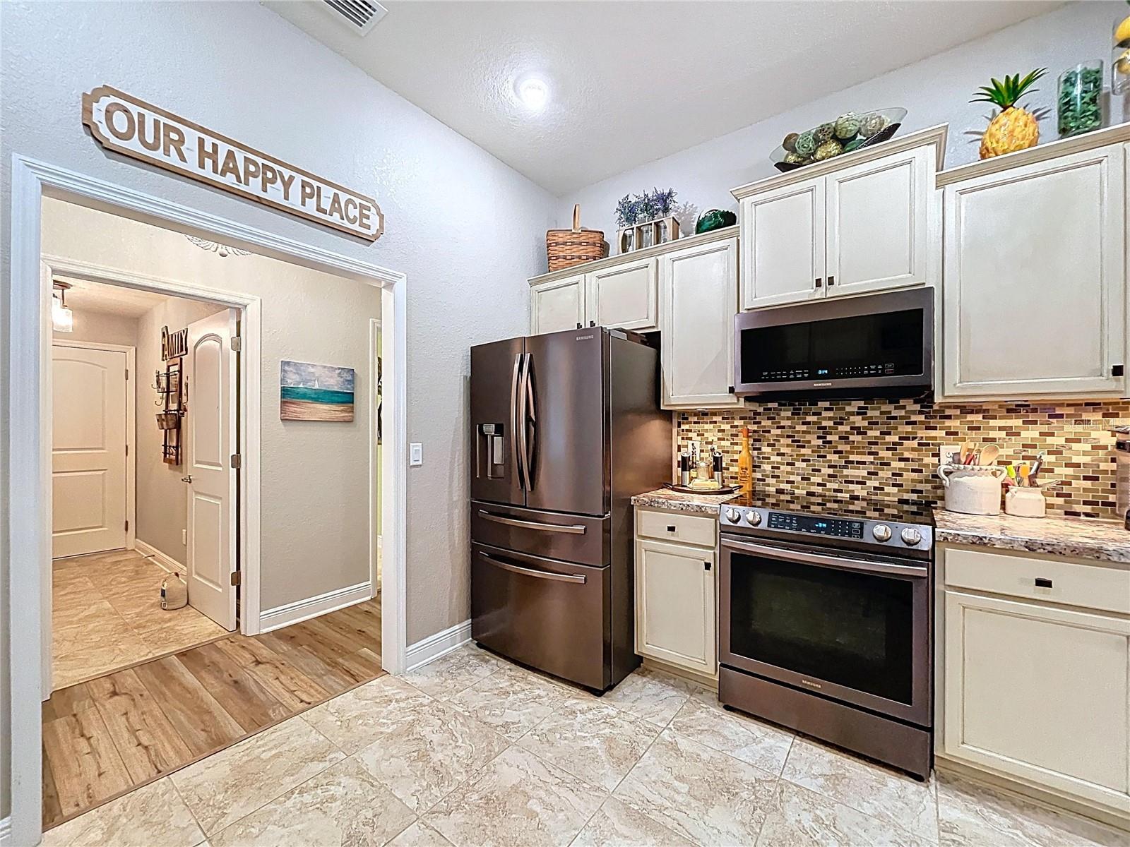 Listing photo id 67 for 9152 Bunting Road