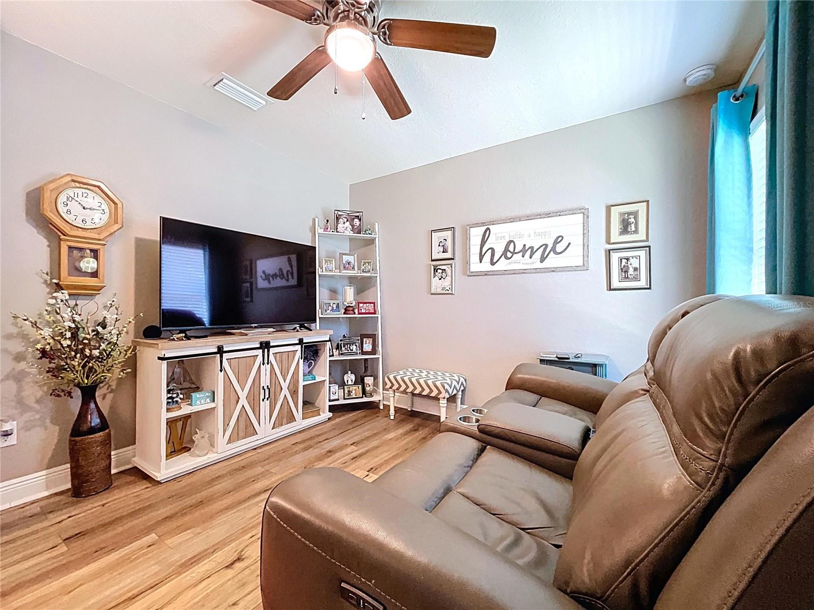Listing photo id 70 for 9152 Bunting Road