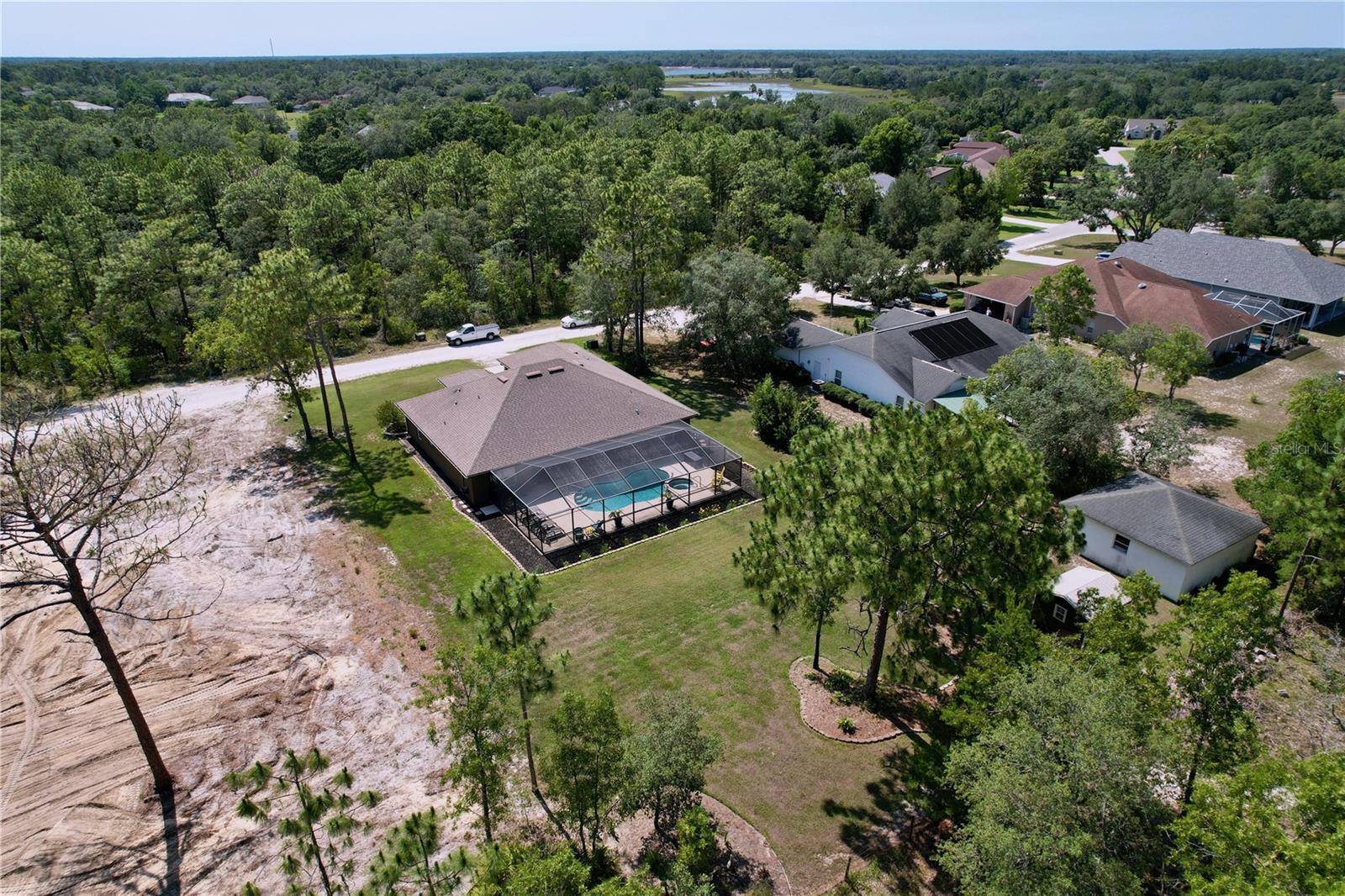Listing photo id 80 for 9152 Bunting Road