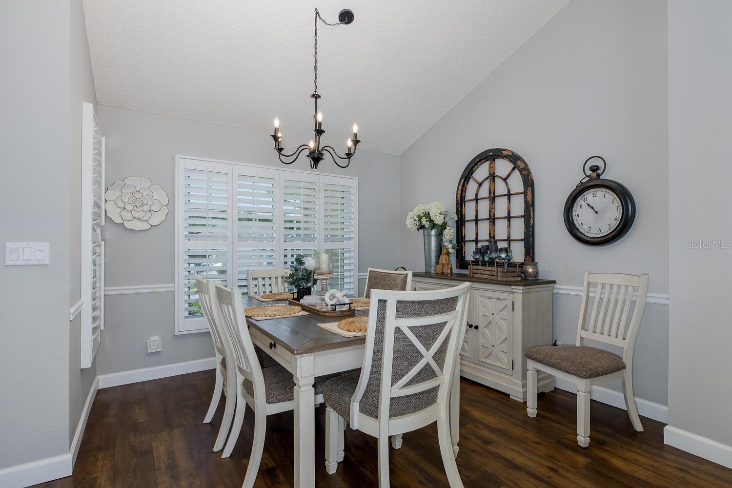 Listing photo id 12 for 1049 Larkin Road