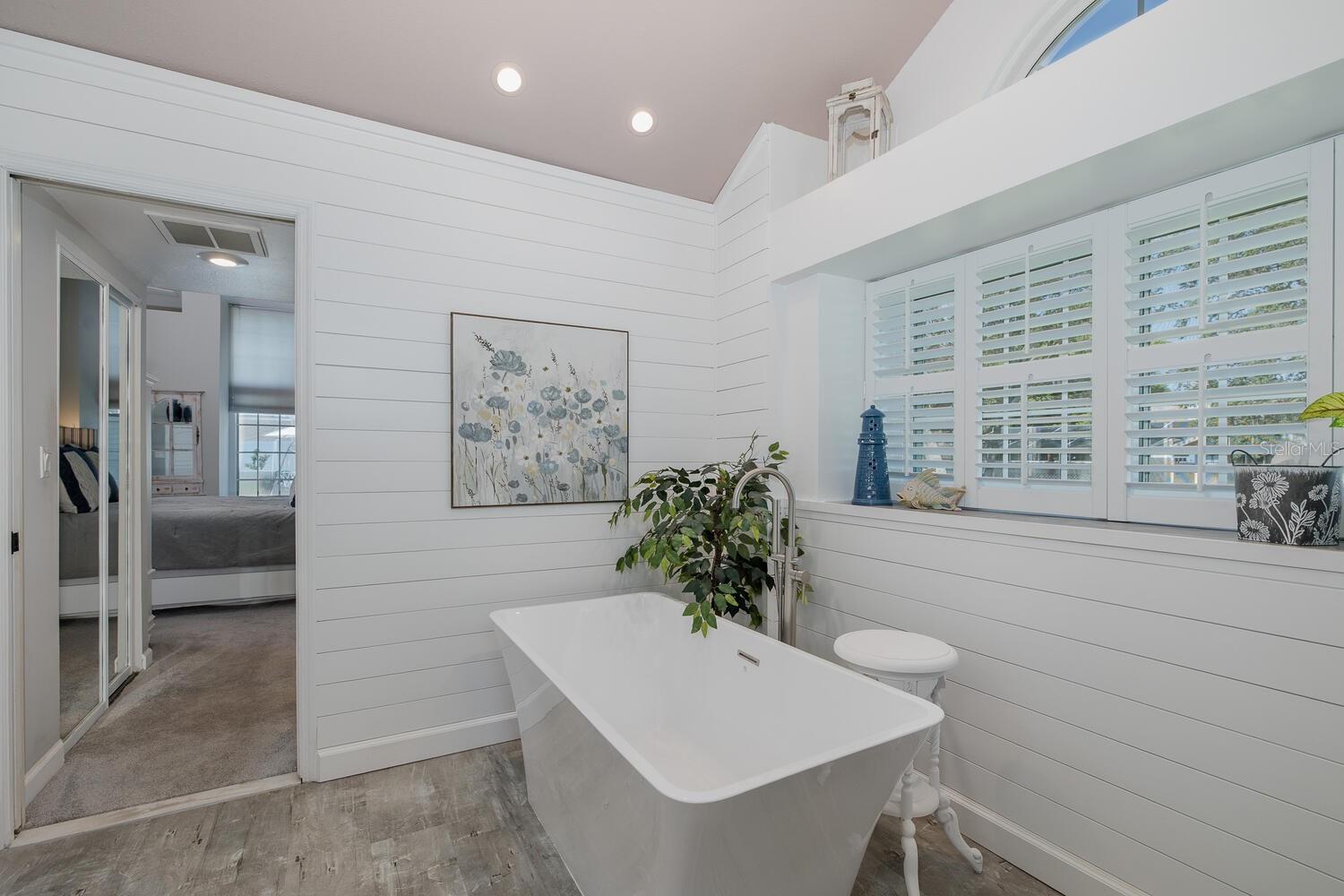 Listing photo id 23 for 1049 Larkin Road