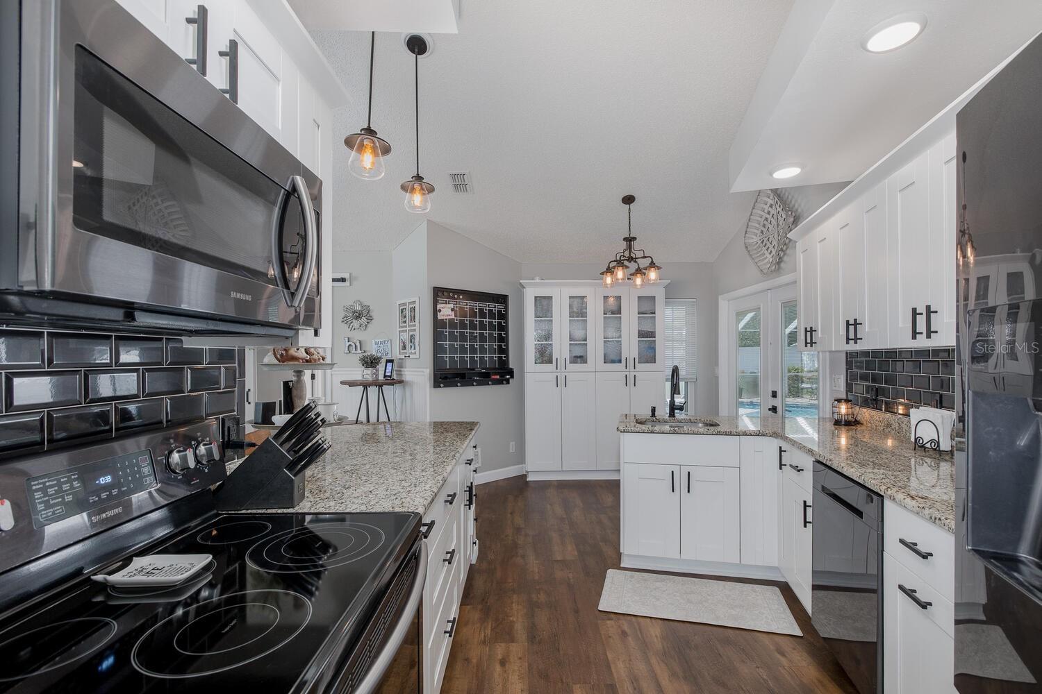 Listing photo id 31 for 1049 Larkin Road