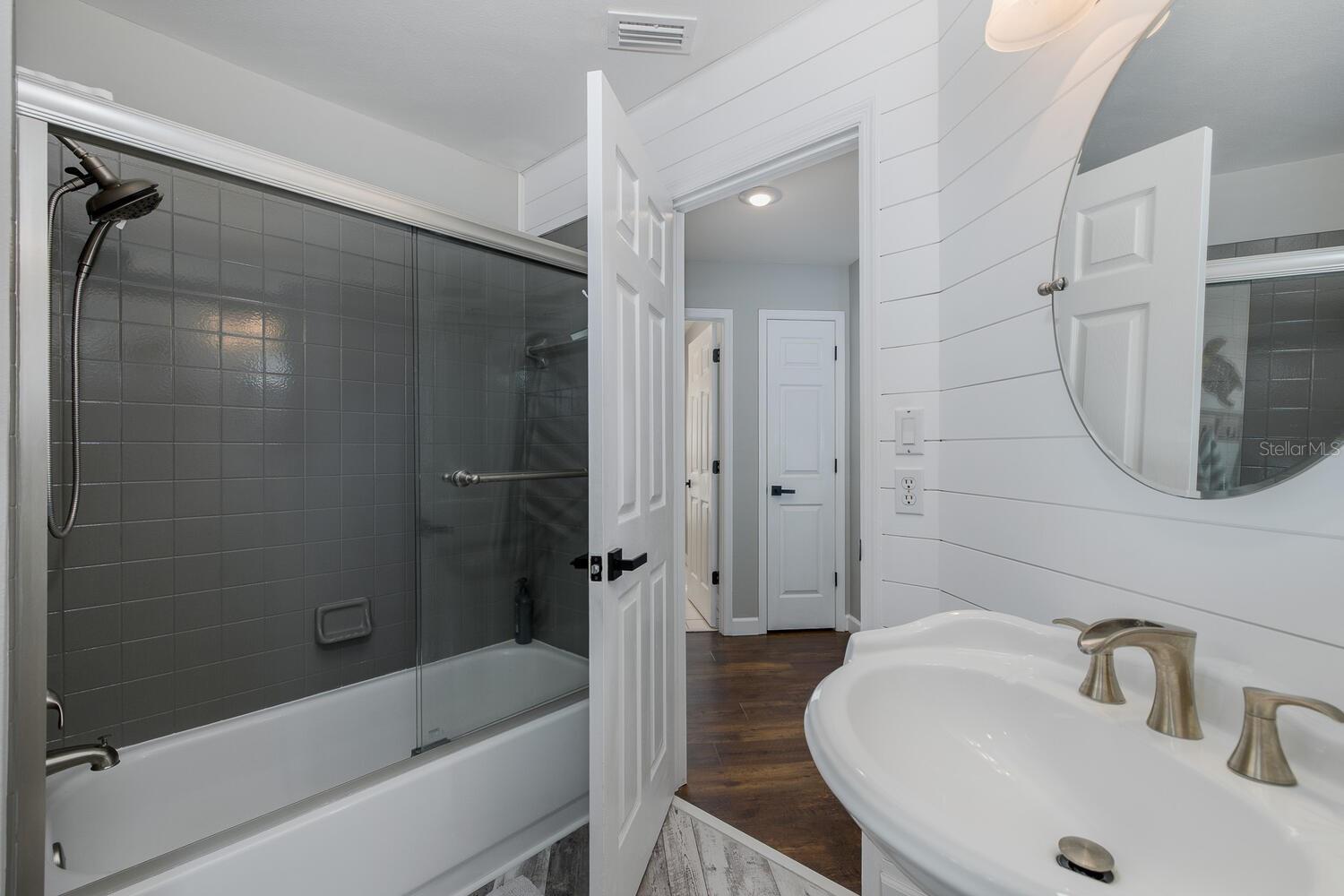 Listing photo id 38 for 1049 Larkin Road