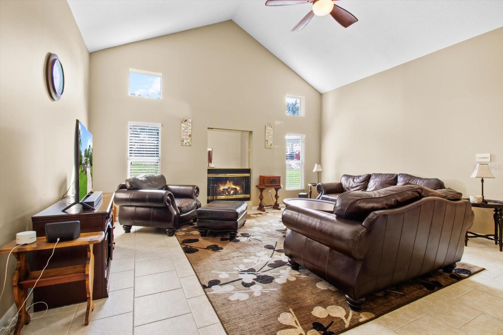 Listing photo id 10 for 487 Waterloo Court