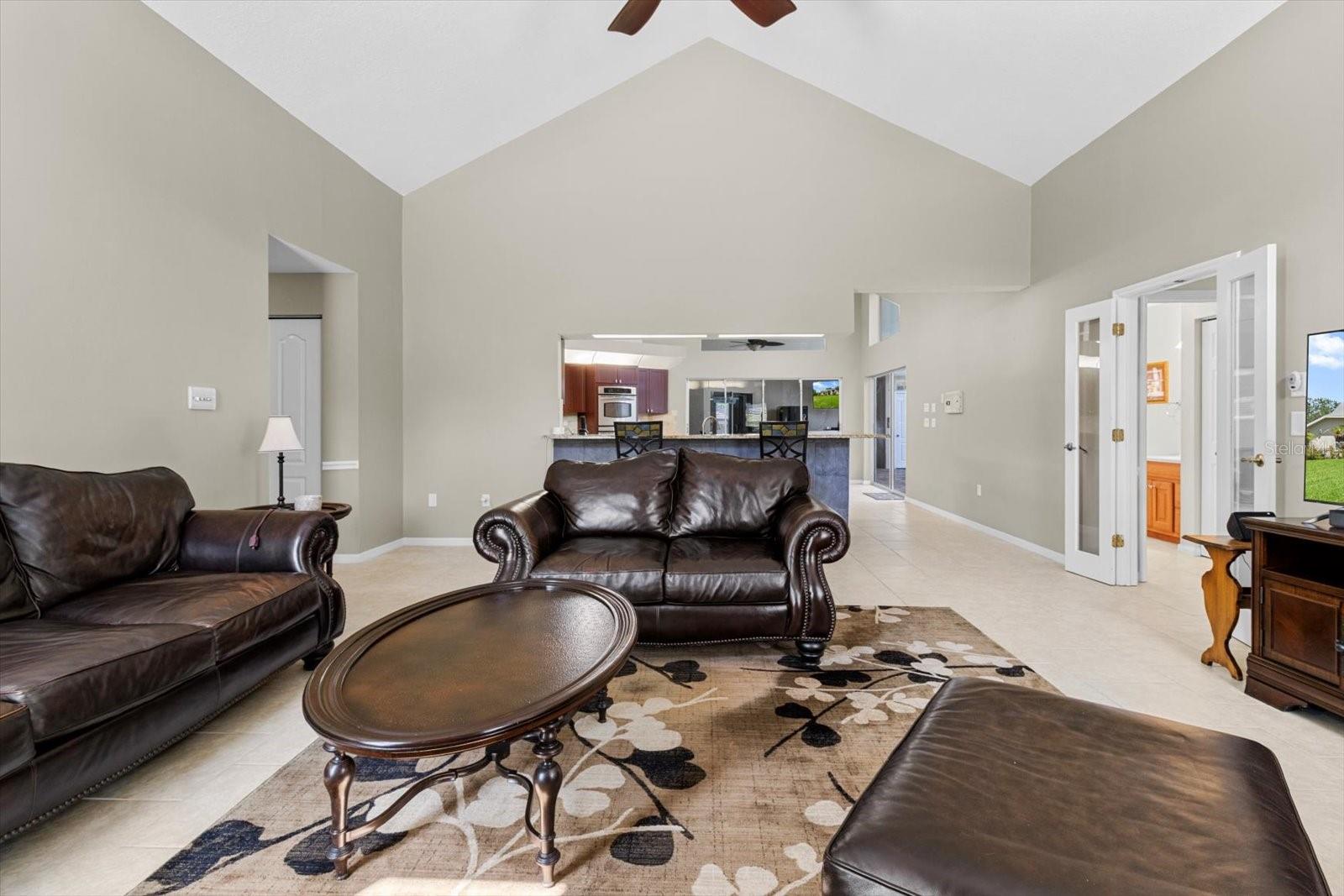Listing photo id 11 for 487 Waterloo Court
