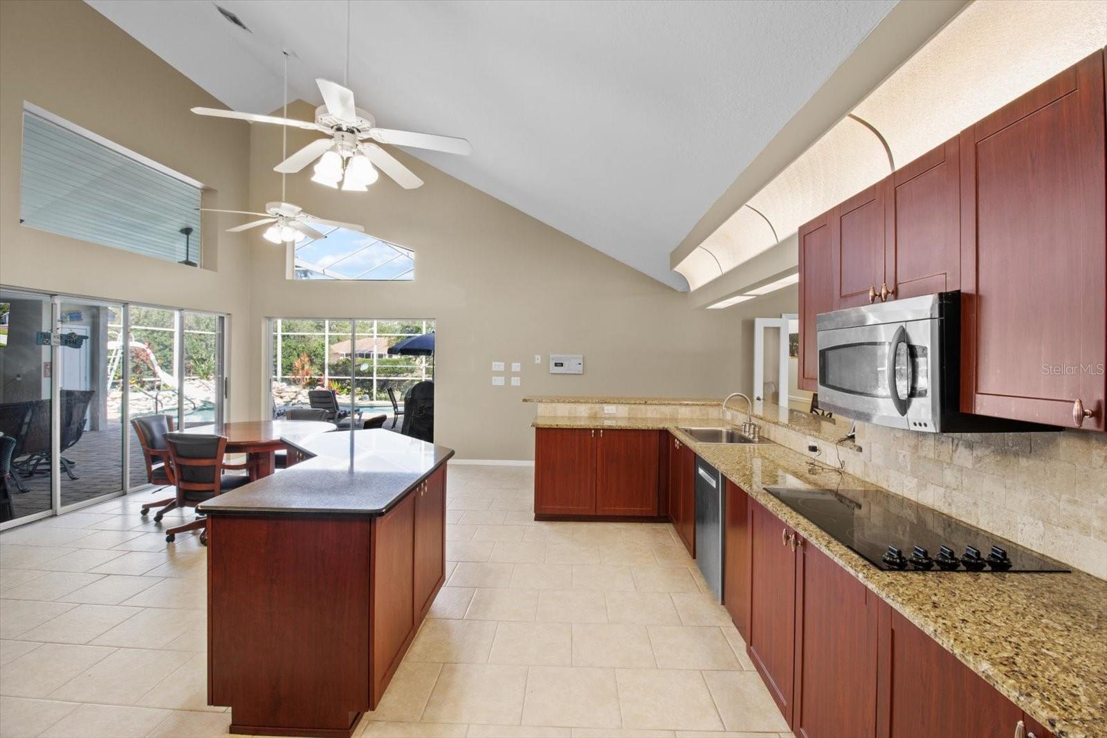 Listing photo id 14 for 487 Waterloo Court