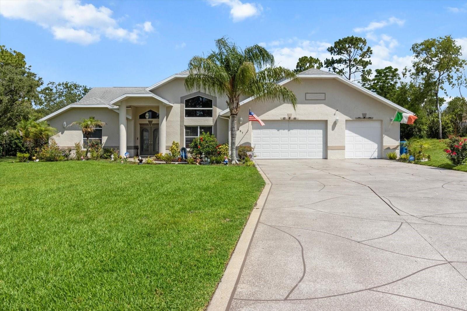 Listing photo id 0 for 487 Waterloo Court