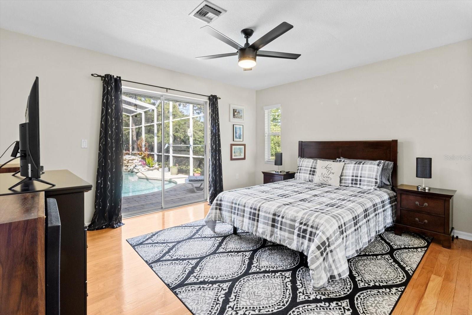 Listing photo id 19 for 487 Waterloo Court