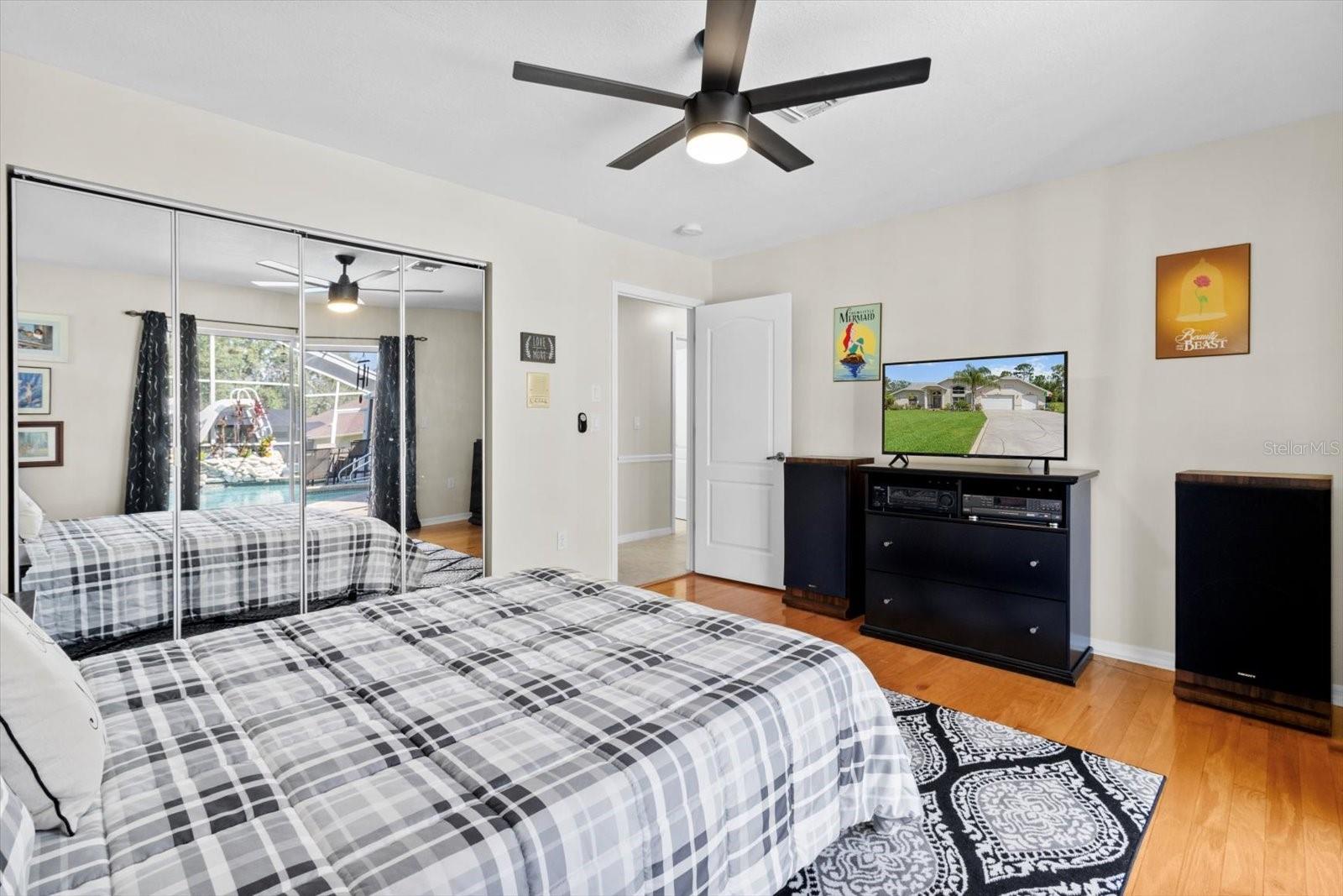 Listing photo id 20 for 487 Waterloo Court