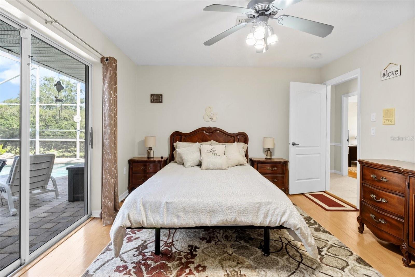Listing photo id 22 for 487 Waterloo Court