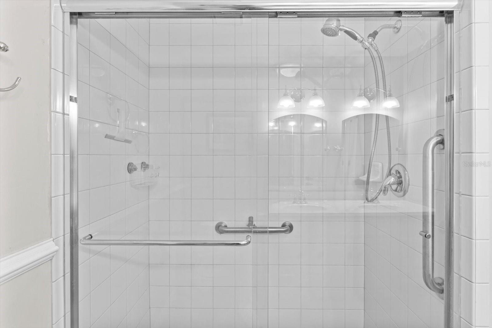 Listing photo id 24 for 487 Waterloo Court