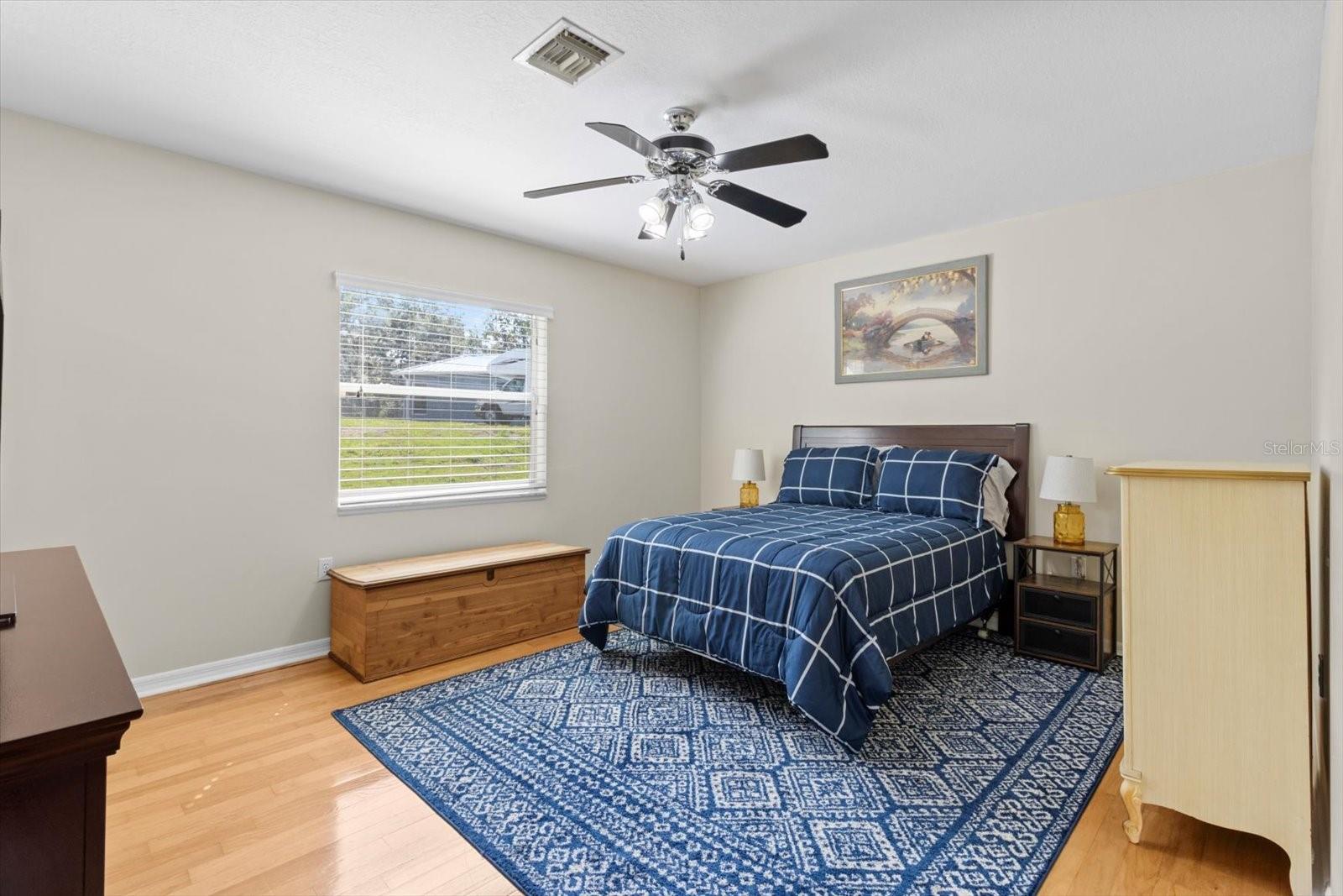 Listing photo id 25 for 487 Waterloo Court