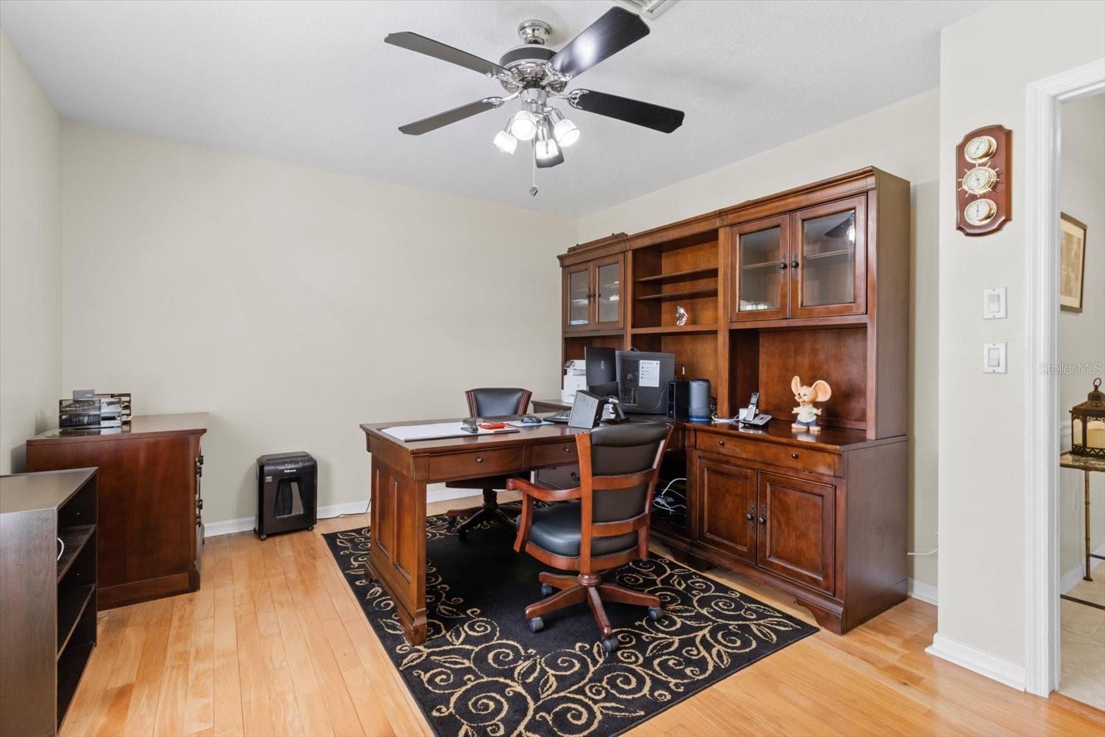 Listing photo id 27 for 487 Waterloo Court
