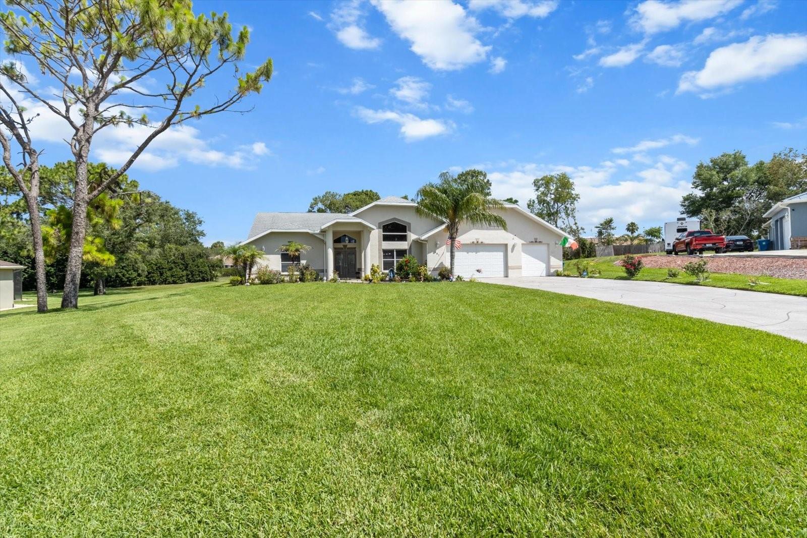 Listing photo id 1 for 487 Waterloo Court