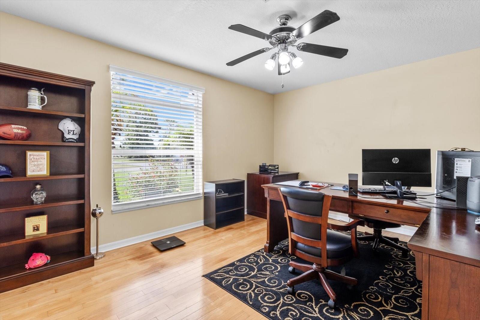 Listing photo id 28 for 487 Waterloo Court