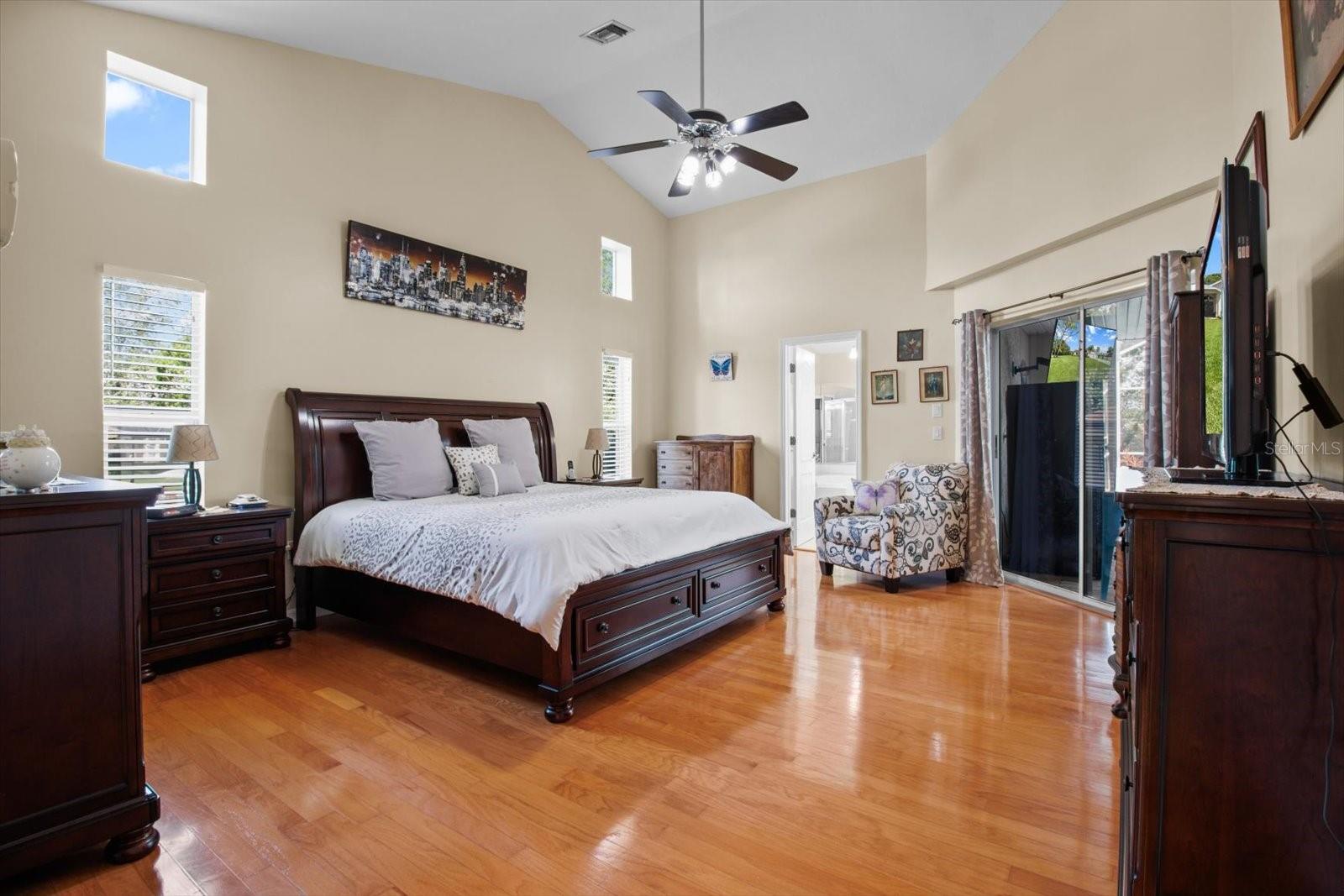 Listing photo id 30 for 487 Waterloo Court