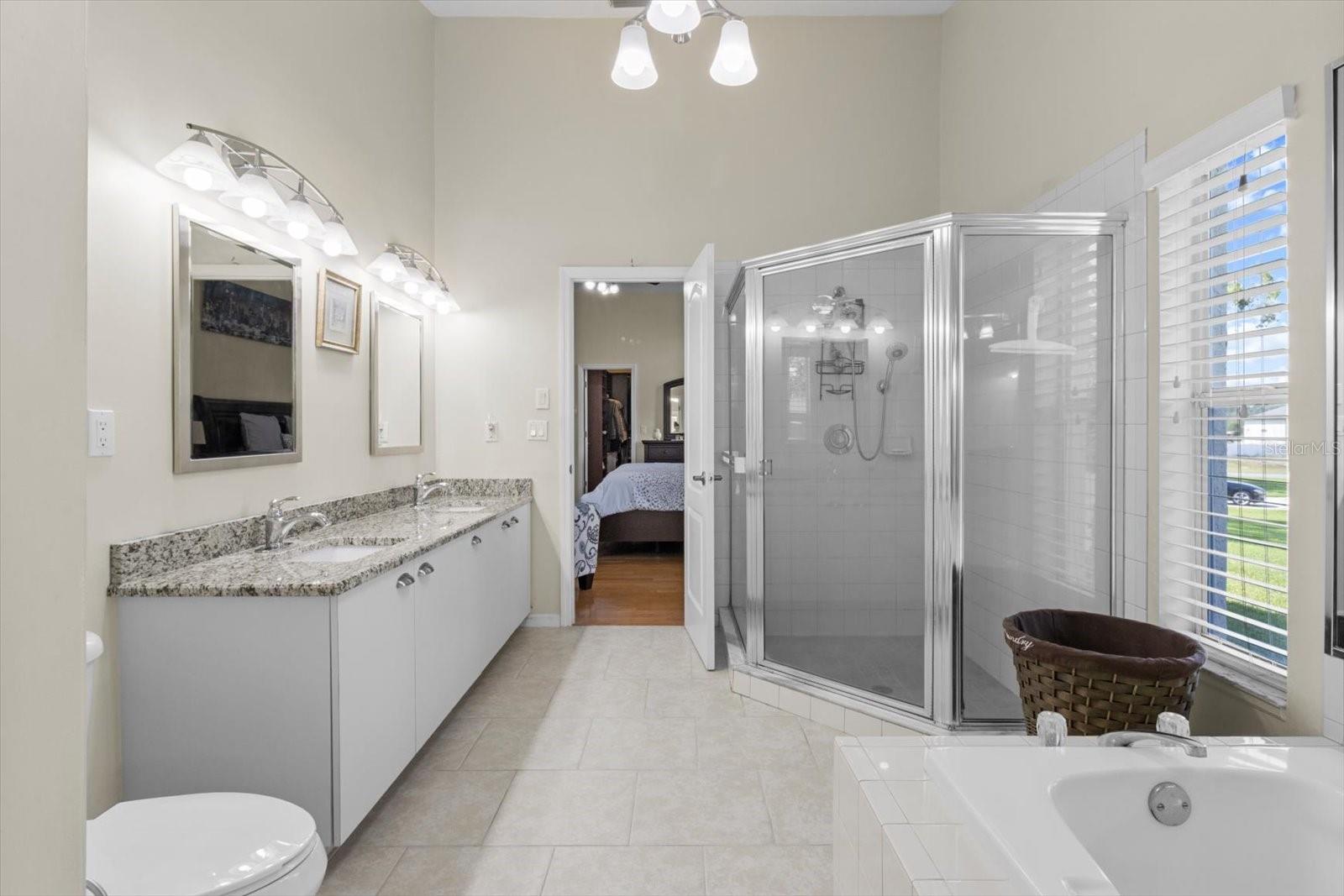 Listing photo id 35 for 487 Waterloo Court