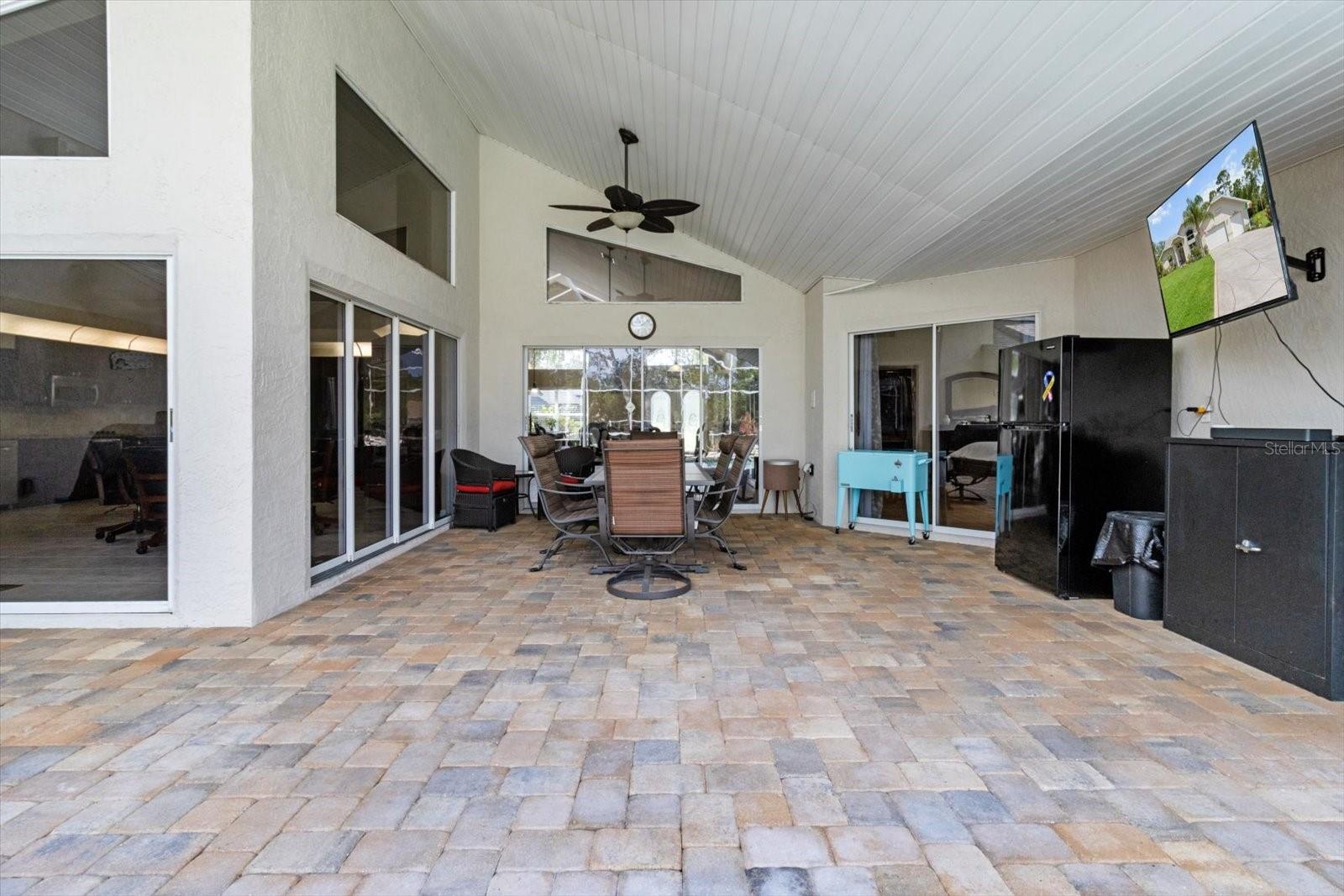 Listing photo id 36 for 487 Waterloo Court