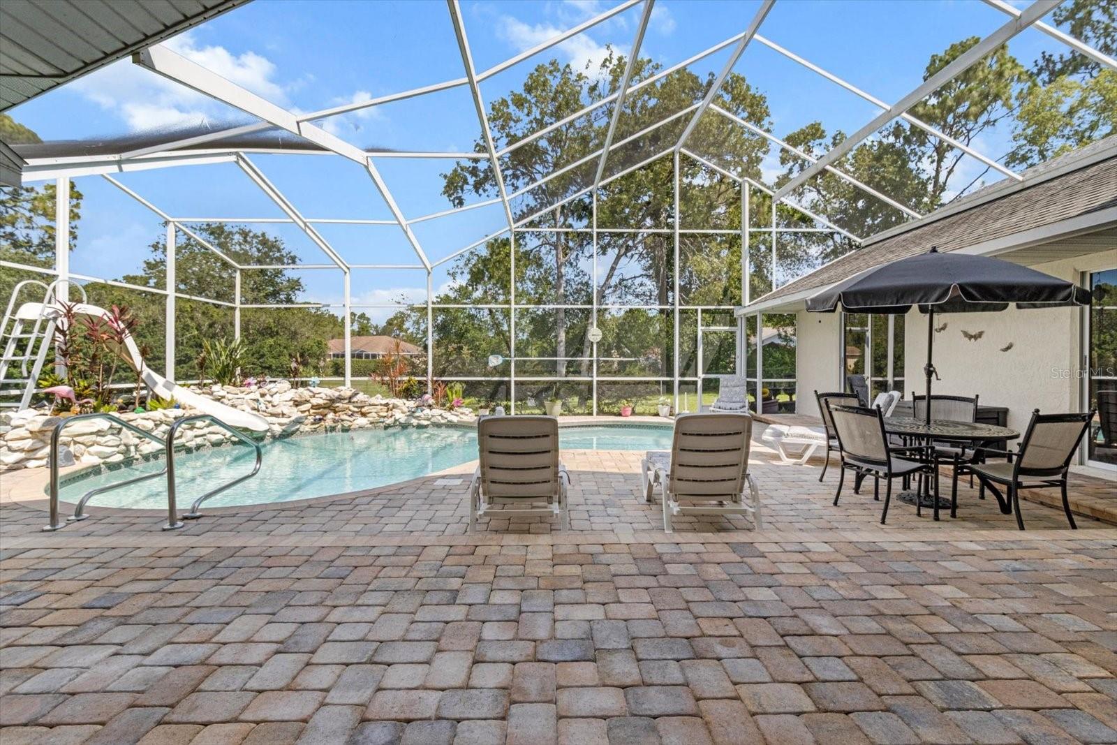 Listing photo id 37 for 487 Waterloo Court