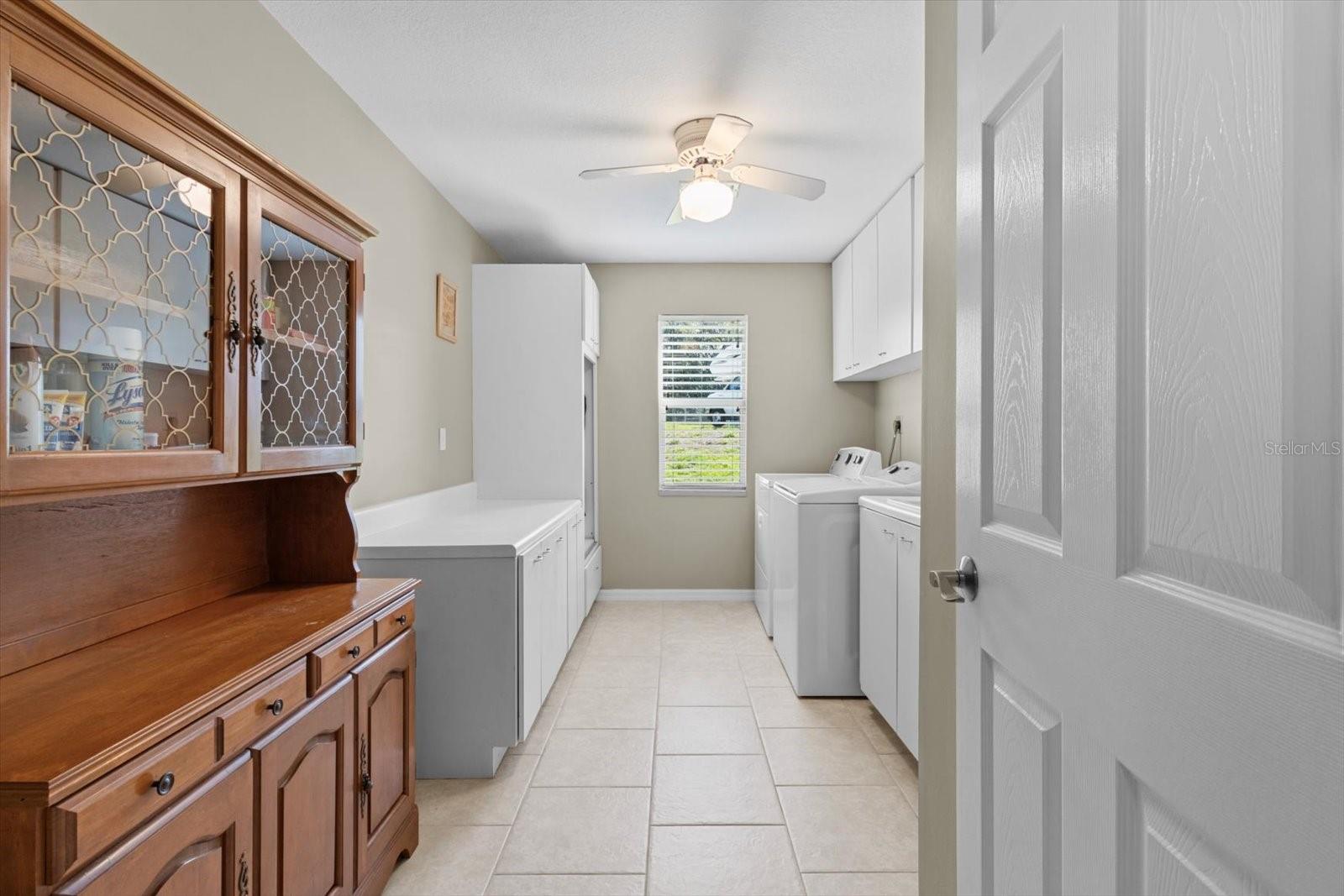 Listing photo id 38 for 487 Waterloo Court