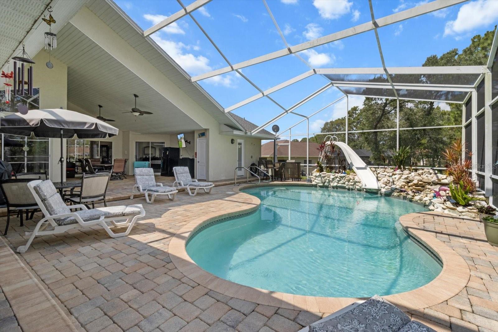 Listing photo id 41 for 487 Waterloo Court