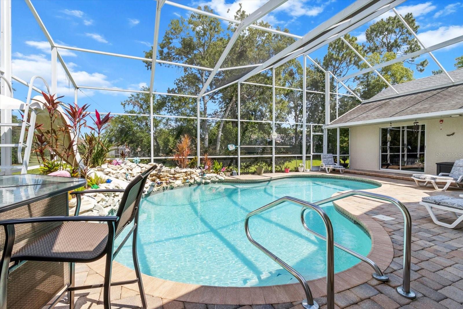 Listing photo id 43 for 487 Waterloo Court