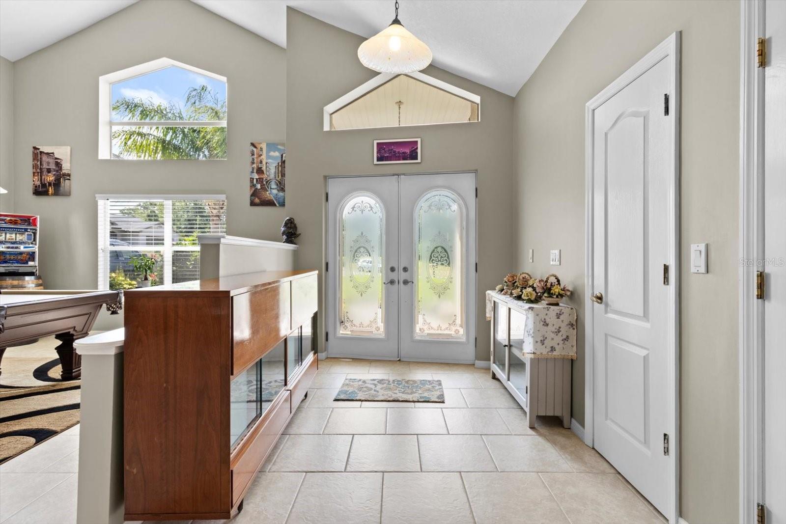 Listing photo id 4 for 487 Waterloo Court
