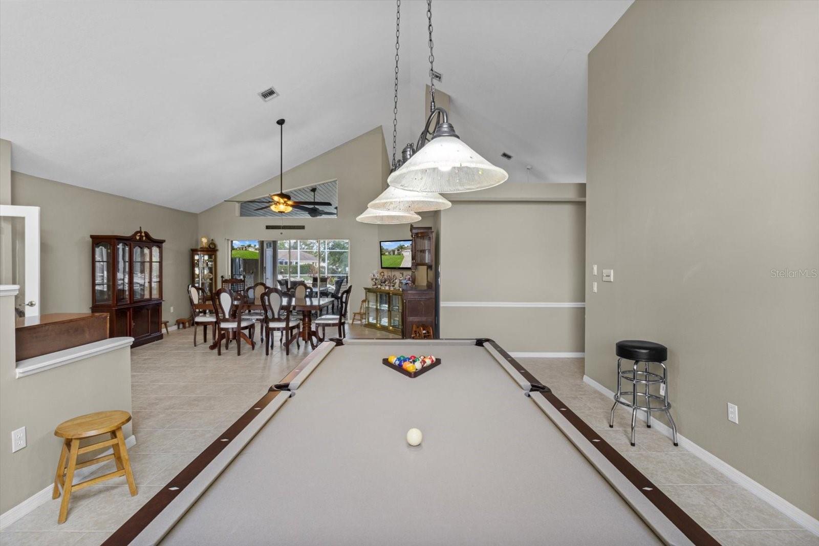 Listing photo id 7 for 487 Waterloo Court