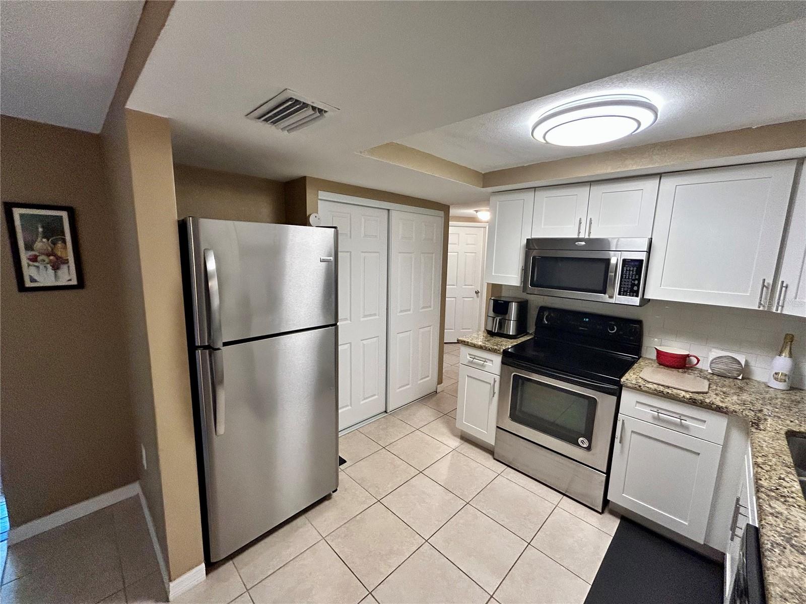Image 7 of 45 For 7861 Raintree Drive