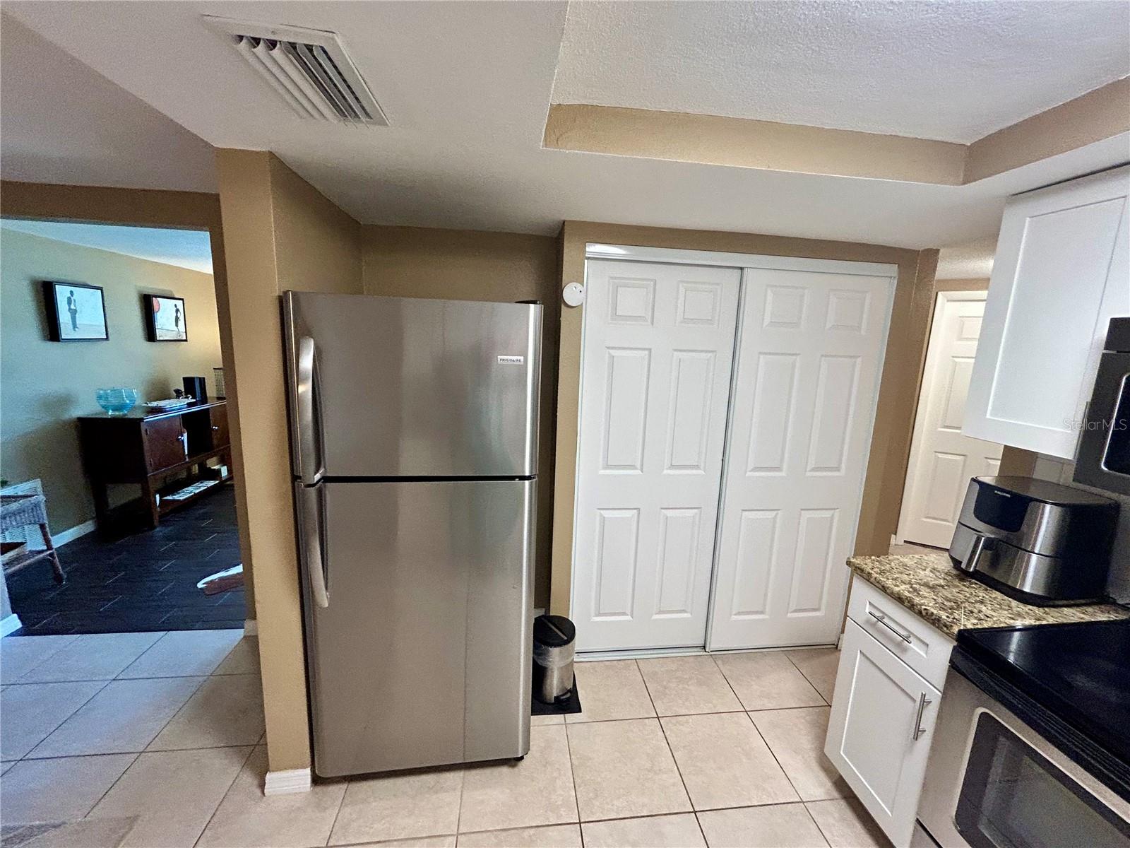 Image 8 of 45 For 7861 Raintree Drive
