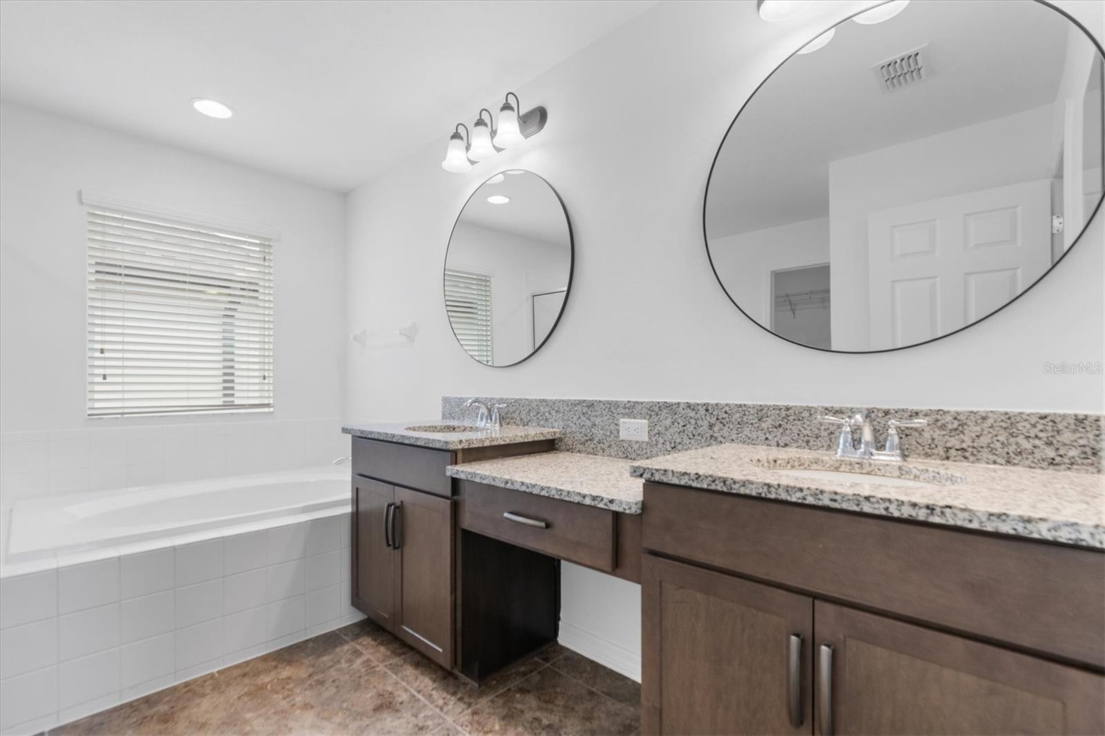 Image 31 of 51 For 3763 Villamore Lane
