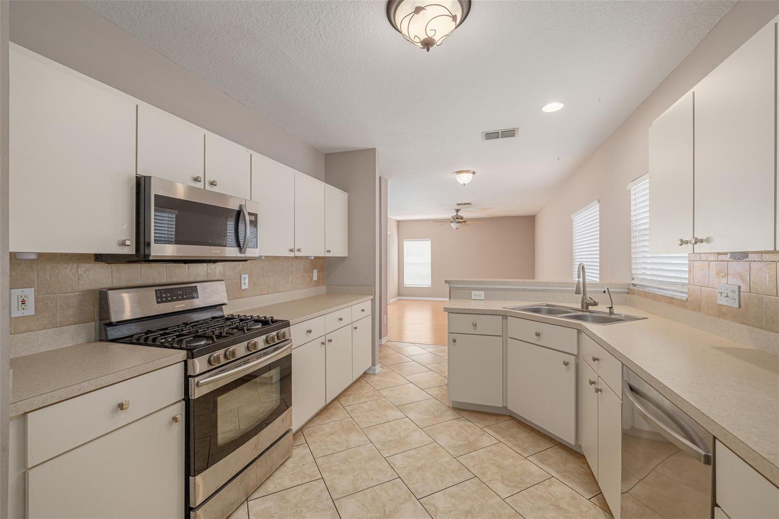 Image 7 of 19 For 8526 Hawbuck Street