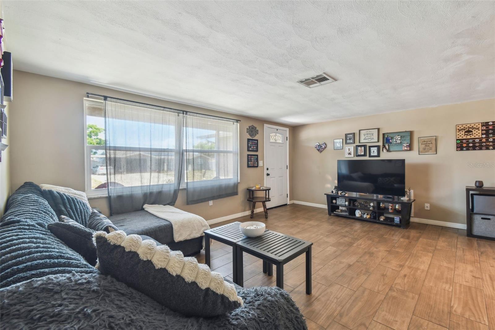 Image 5 of 17 For 7830 Ilex Drive