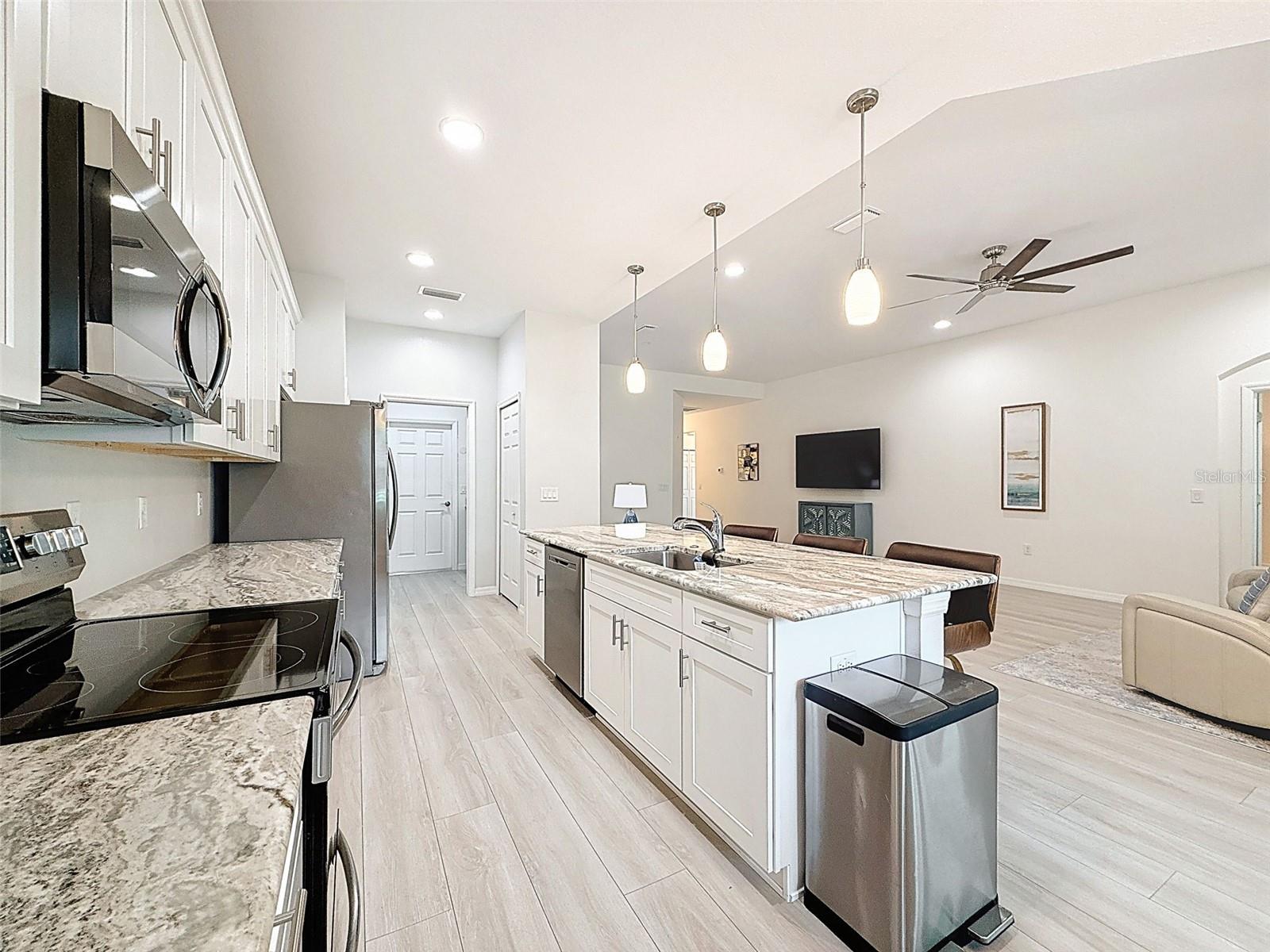 Listing photo id 11 for 13349 Niti Drive